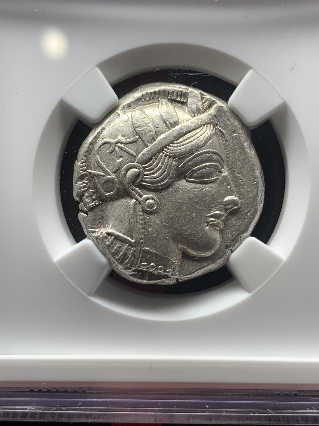 《竞宝斋》钱币微拍-第17场-本周日，周一2场连拍（全场顺丰包邮） NGC 评级 古希腊 CH-AU 双五分 公元前440-404年 正面为雅典娜女神 全脸币胚圆润，背面为呆萌猫头鹰  热门系列