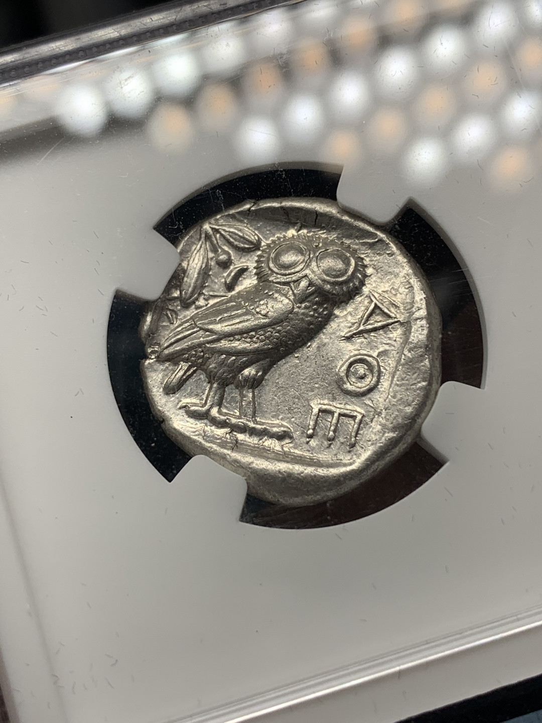 《竞宝斋》钱币微拍-第17场-本周日，周一2场连拍（全场顺丰包邮） NGC 评级 古希腊 CH-AU 双五分 公元前440-404年 正面为雅典娜女神 全脸币胚圆润，背面为呆萌猫头鹰  热门系列