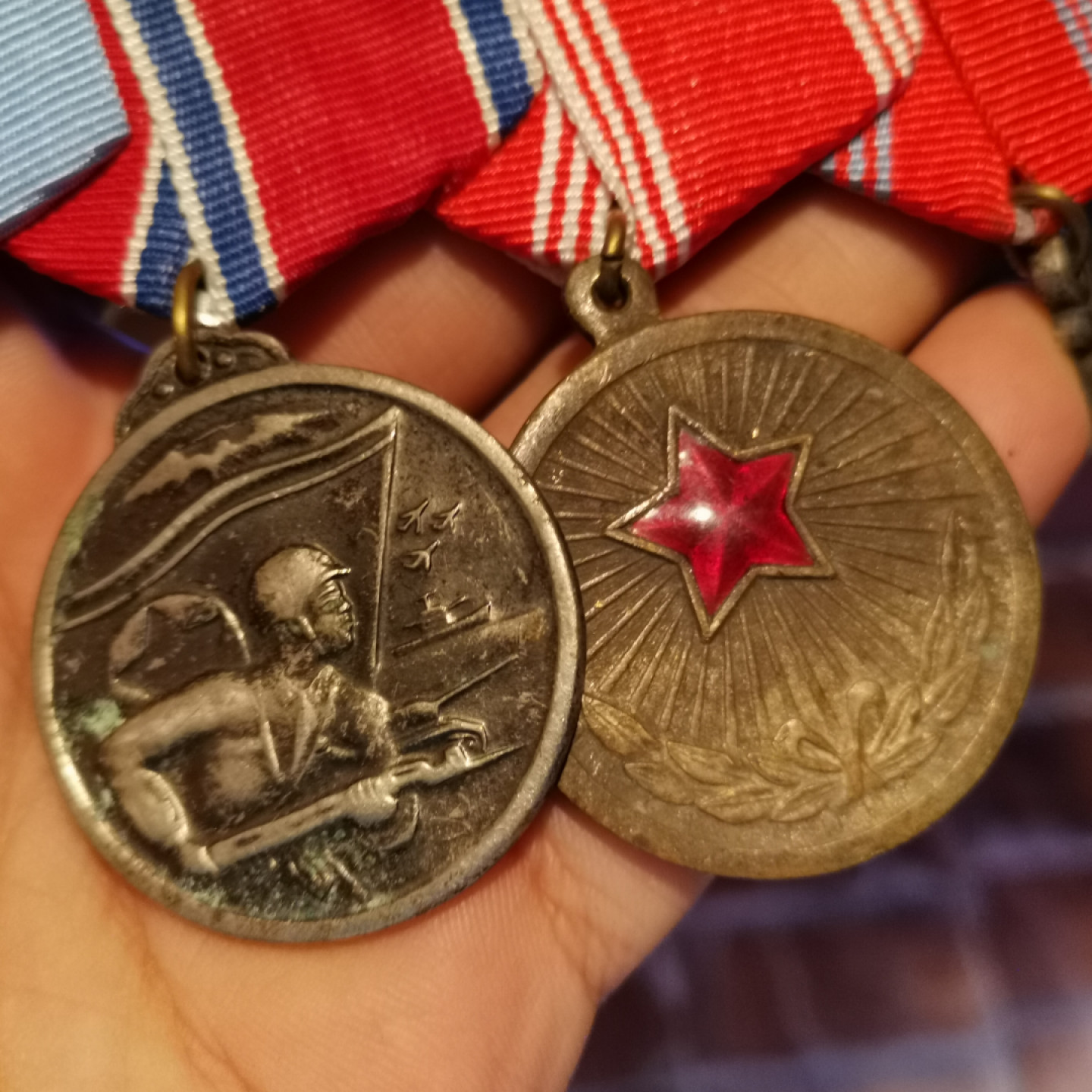 世界勋奖徽章拍卖第4期 朝鲜勋章奖章趣味联排