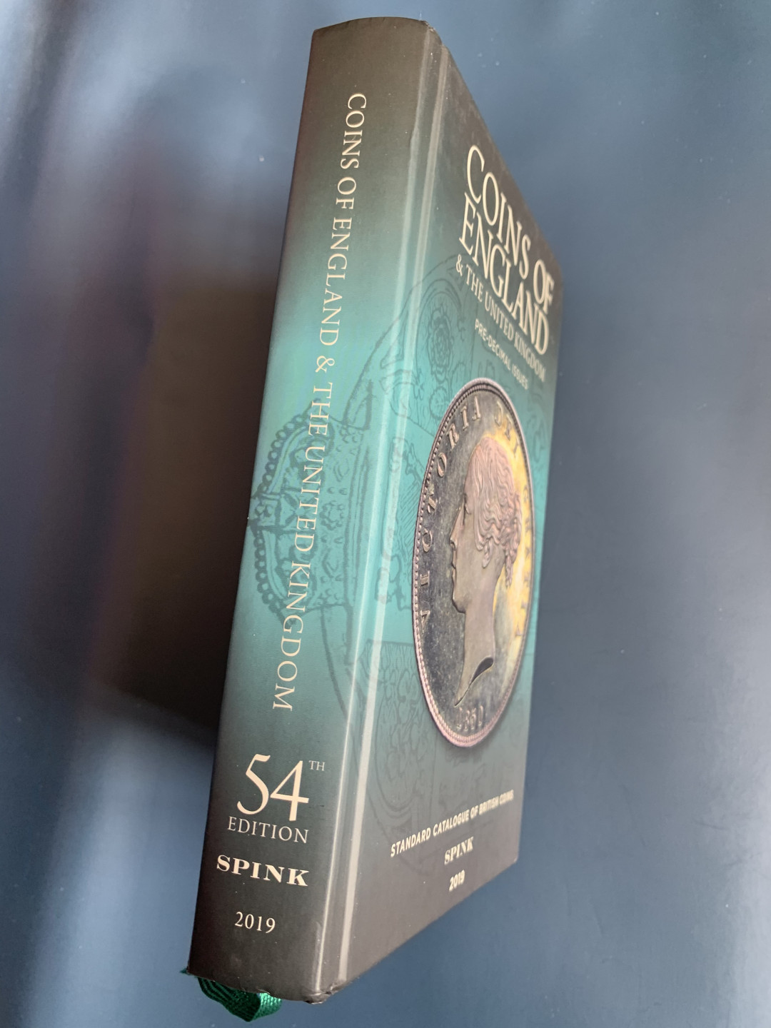 《竞宝斋》钱币微拍-第17场-本周日，周一2场连拍（全场顺丰包邮） 斯宾克英国目录，保存完好，精装本546页（涵盖凯尔特人到二战时期）+平装本259页（英国十进制钱币目录）