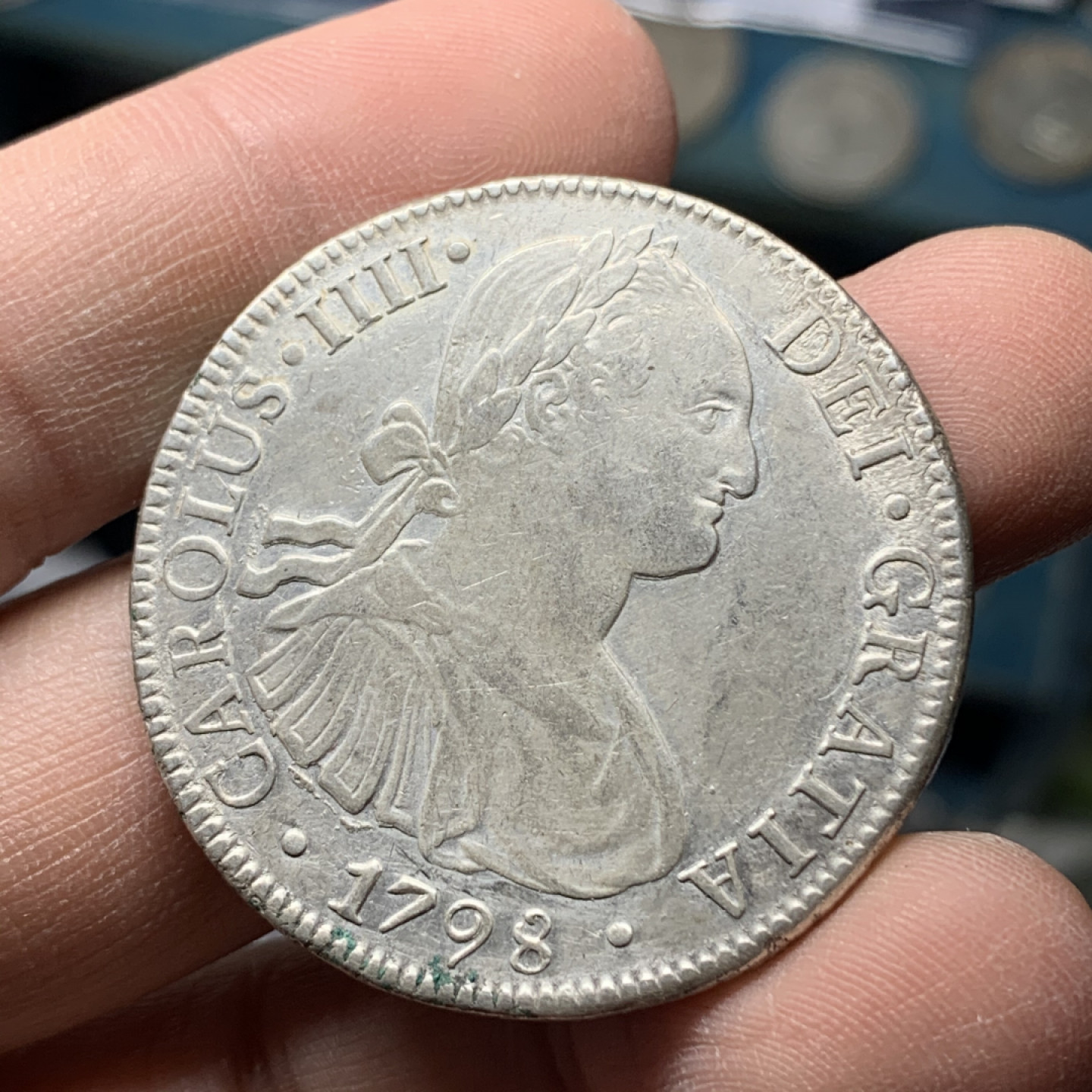 《竞宝斋》钱币微拍-第17场-本周日，周一2场连拍（全场顺丰包邮） 墨西哥 1798年 卡洛斯四世 8R 老双柱 带光无戳好品 这品相带盒子都过千了