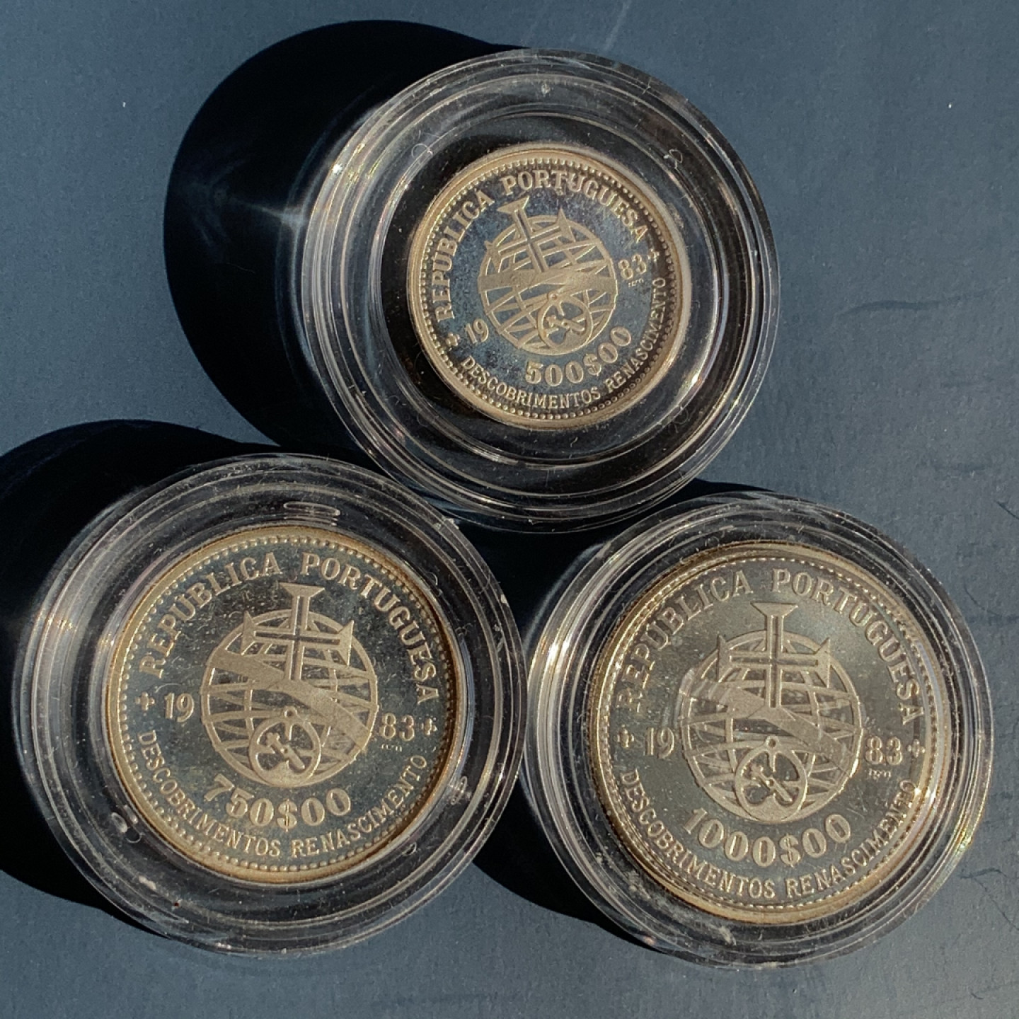 《竞宝斋》钱币微拍-第17场-本周日，周一2场连拍（全场顺丰包邮） 葡萄牙 1983年 欧博会 500/750/1000埃斯库多 (精制PROOF)银币 重40.5克 发行量 8500 枚常见是普制币 原盒证书非常稀少