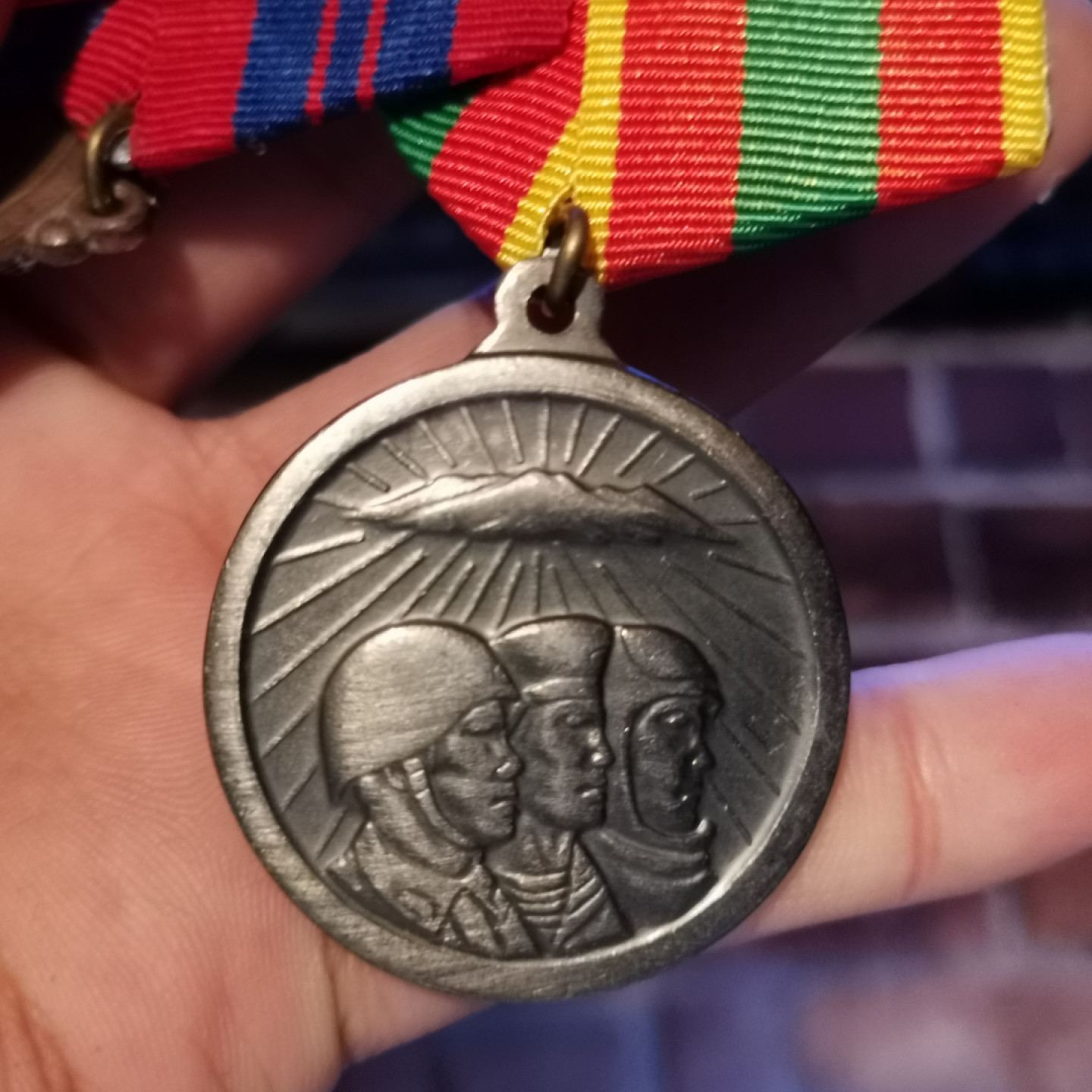 世界勋奖徽章拍卖第4期 朝鲜勋章奖章趣味联排