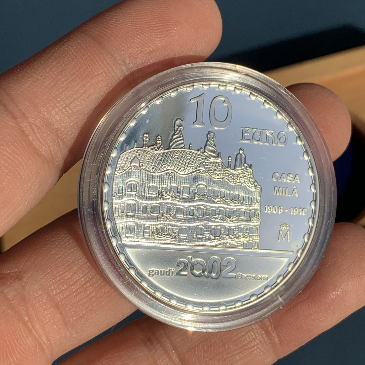 《竞宝斋》钱币微拍-第17场-本周日，周一2场连拍（全场顺丰包邮） 西班牙 2002年 高迪设计建筑系列 10欧元 精制大银币 27克 925银 原盒证书