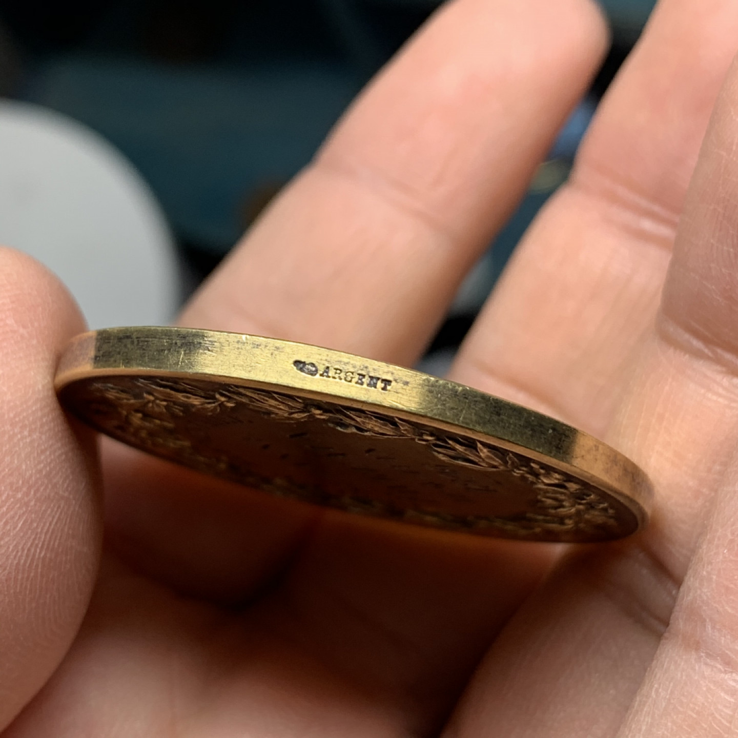 《竞宝斋》钱币微拍-第17场-本周日，周一2场连拍（全场顺丰包邮） 法国女神拿花镀金大银章 重量：38.4克，直径41.4mm