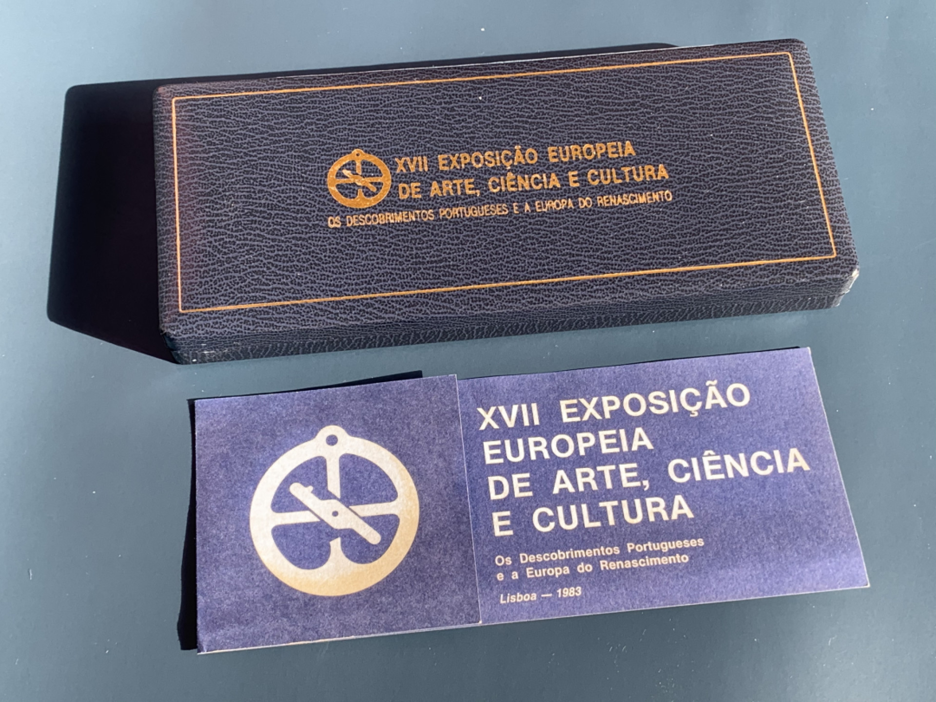 《竞宝斋》钱币微拍-第17场-本周日，周一2场连拍（全场顺丰包邮） 葡萄牙 1983年 欧博会 500/750/1000埃斯库多 (精制PROOF)银币 重40.5克 发行量 8500 枚常见是普制币 原盒证书非常稀少