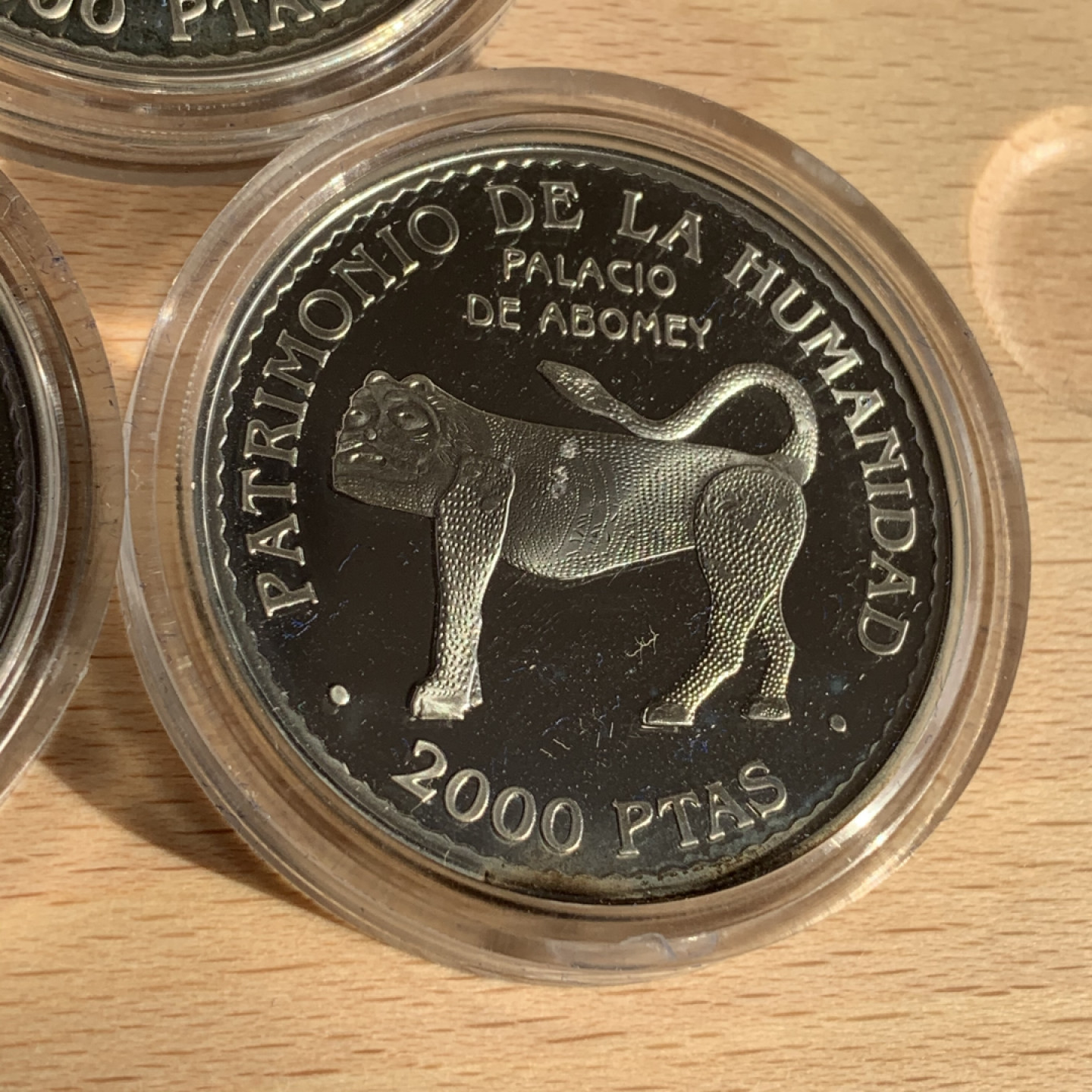 《竞宝斋》钱币微拍-第17场-本周日，周一2场连拍（全场顺丰包邮） 西班牙 1997年 世界遗产系列 2000比塞塔 五枚套 银币重量 135克 精制银币 原盒证书 非常完美