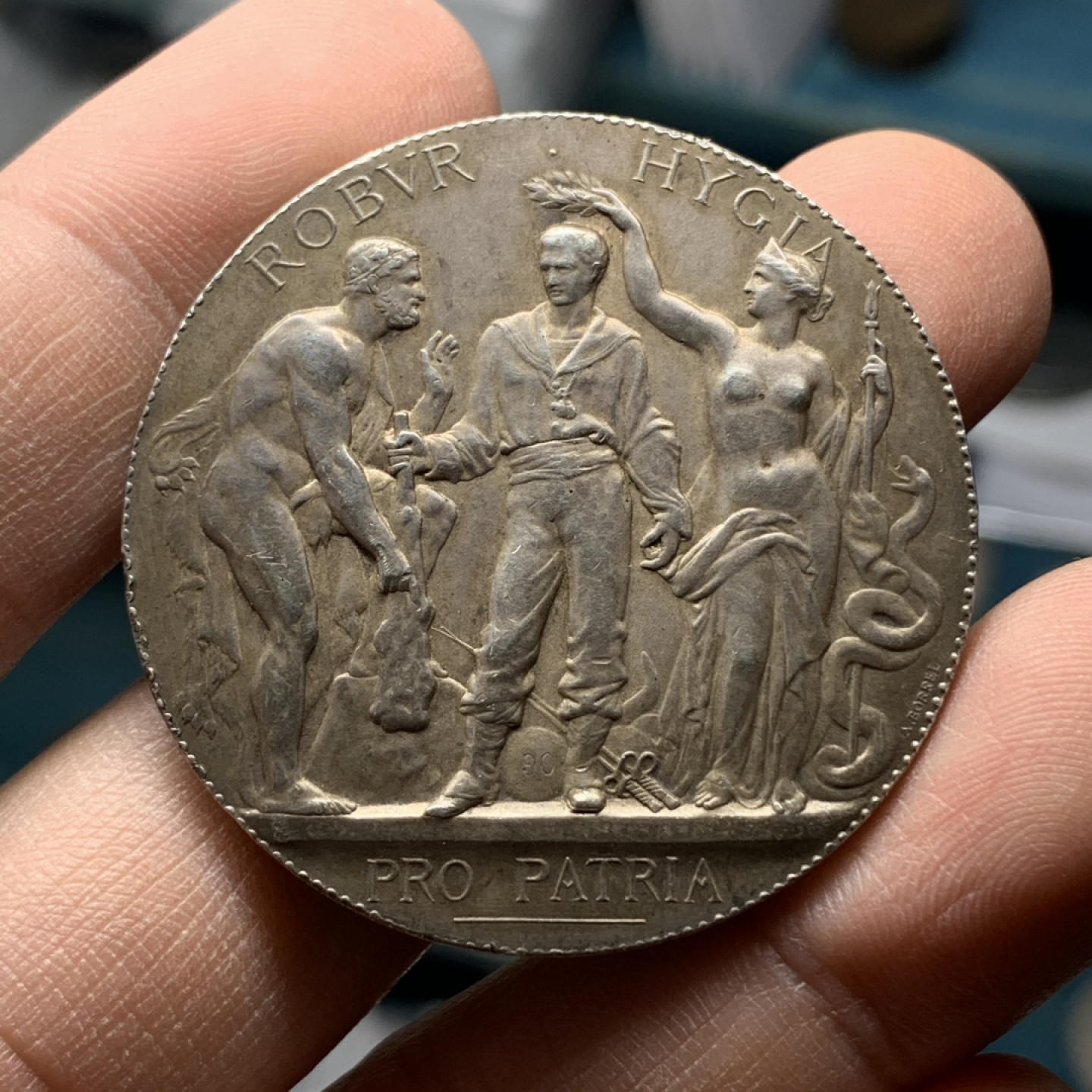 《竞宝斋》钱币微拍-第17场-本周日，周一2场连拍（全场顺丰包邮） 法国体操大赛银章 直径41.3mm，重量38.3克 有银边铭 带花体字，非常漂亮