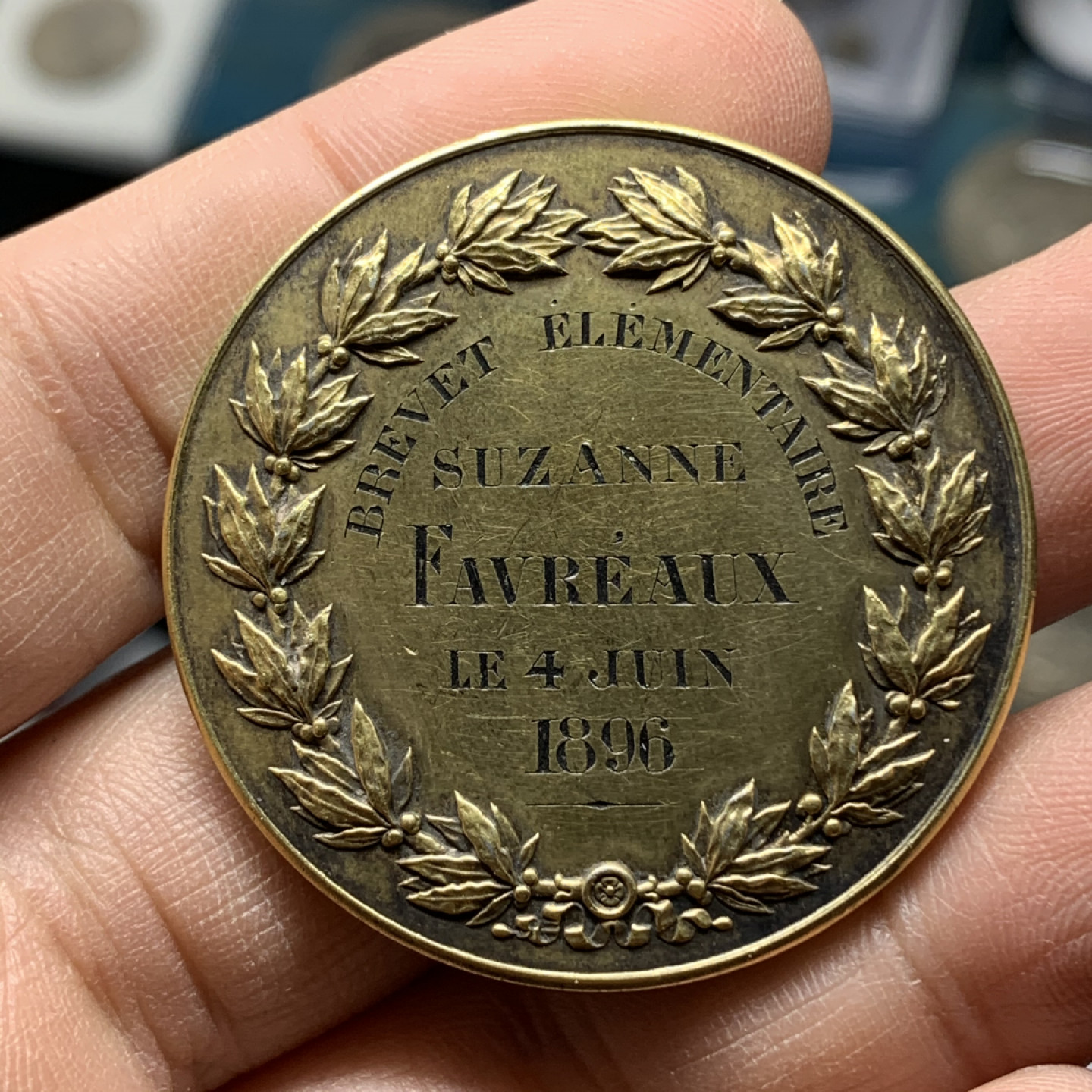 《竞宝斋》钱币微拍-第17场-本周日，周一2场连拍（全场顺丰包邮） 法国女神拿花镀金大银章 重量：38.4克，直径41.4mm