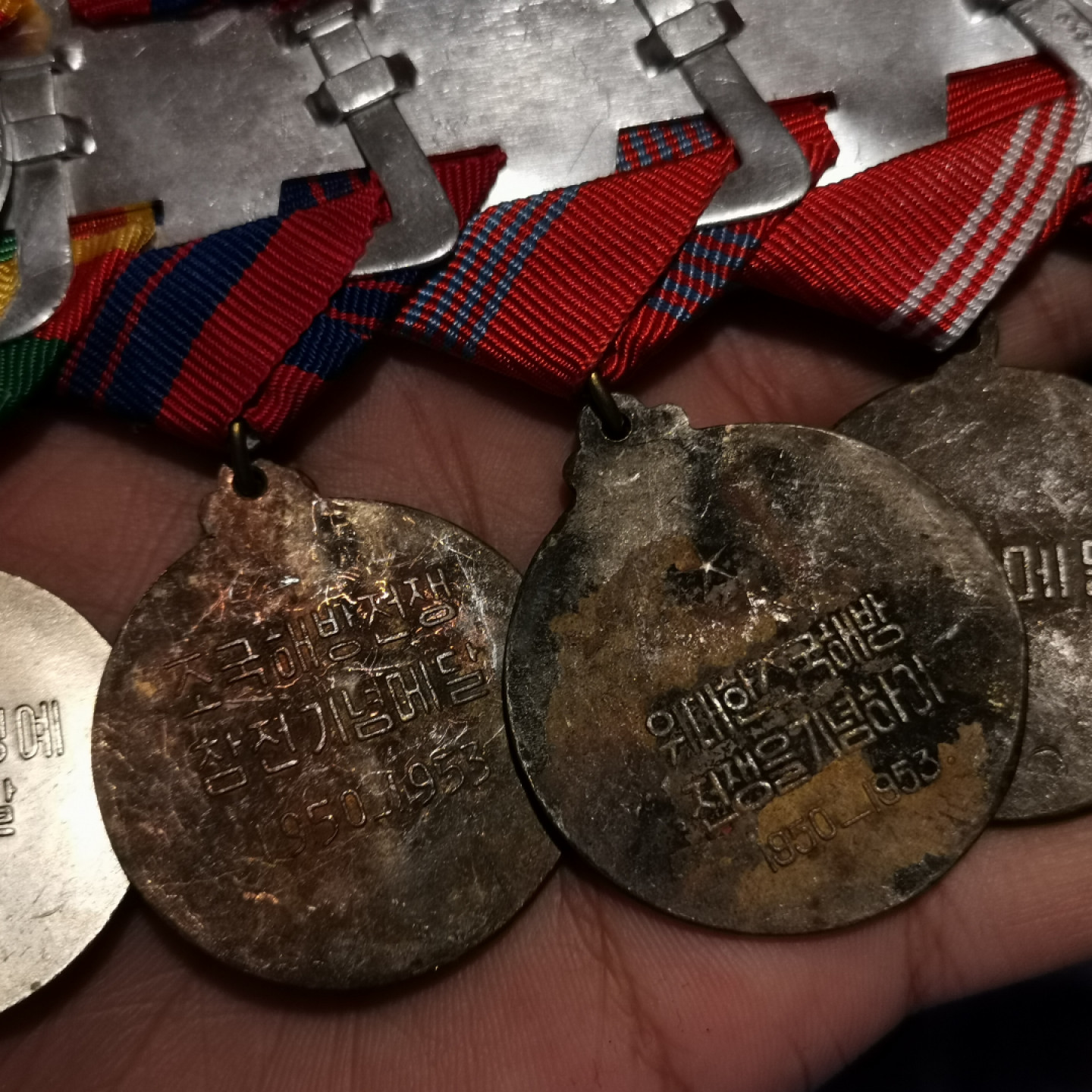 世界勋奖徽章拍卖第4期 朝鲜勋章奖章趣味联排