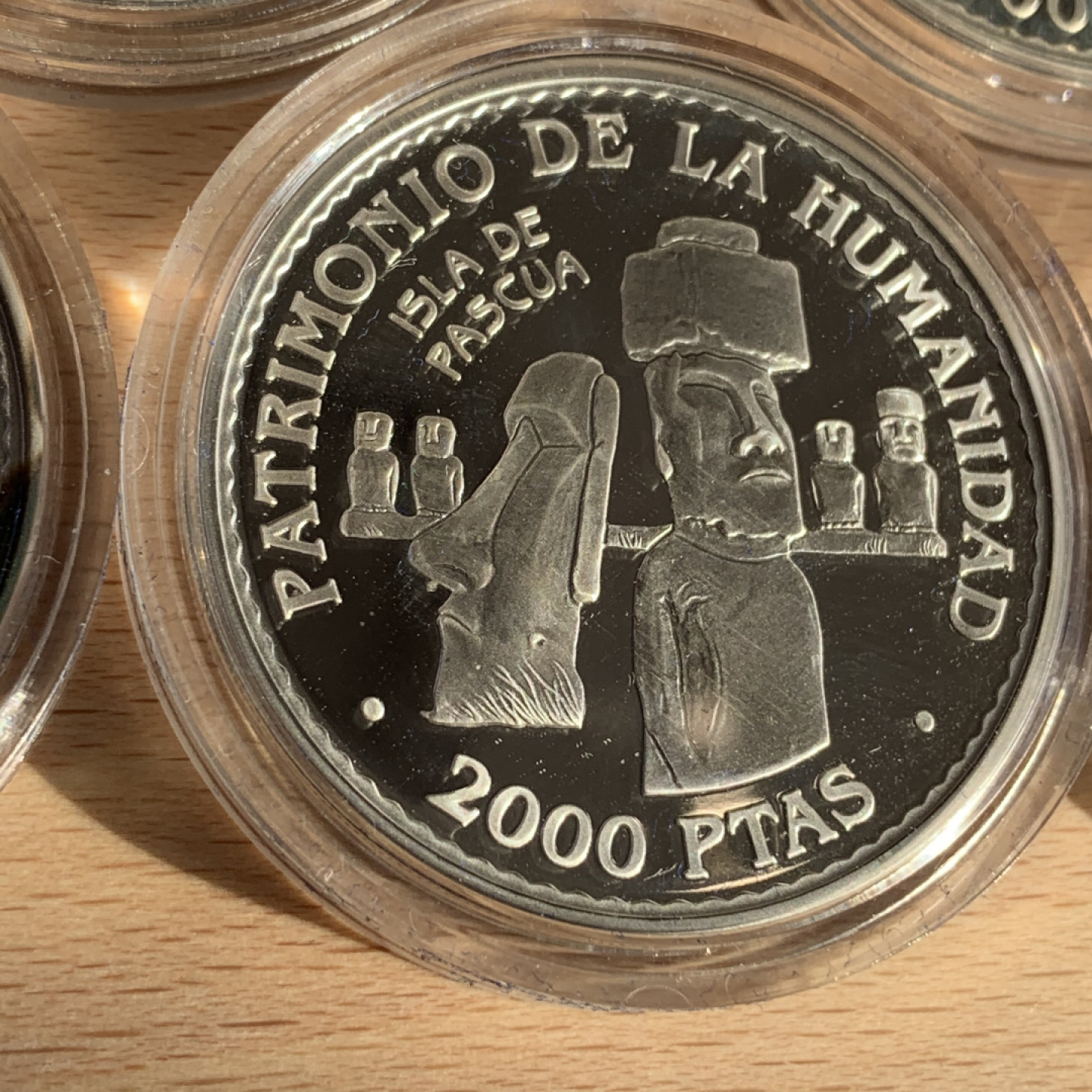 《竞宝斋》钱币微拍-第17场-本周日，周一2场连拍（全场顺丰包邮） 西班牙 1997年 世界遗产系列 2000比塞塔 五枚套 银币重量 135克 精制银币 原盒证书 非常完美