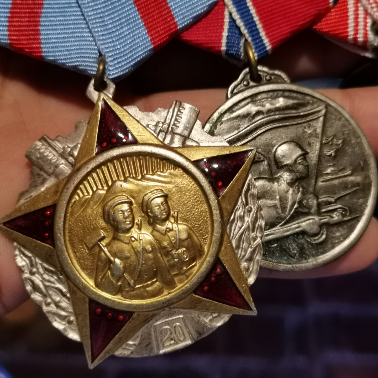 世界勋奖徽章拍卖第4期 朝鲜勋章奖章趣味联排