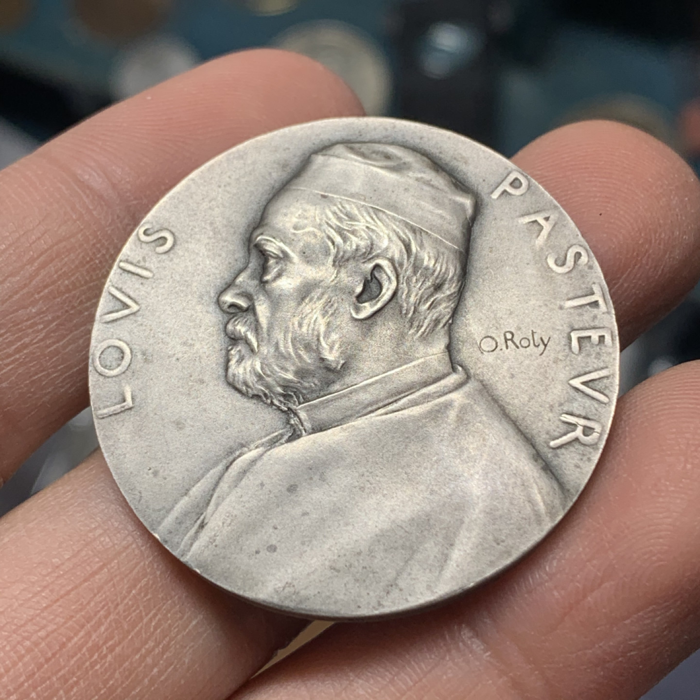 《竞宝斋》钱币微拍-第17场-本周日，周一2场连拍（全场顺丰包邮） 罗蒂设计 法国1888年路易斯·巴斯德纪念银章  直径37mm，重量21.72g。丰饶角+2等银边铭。