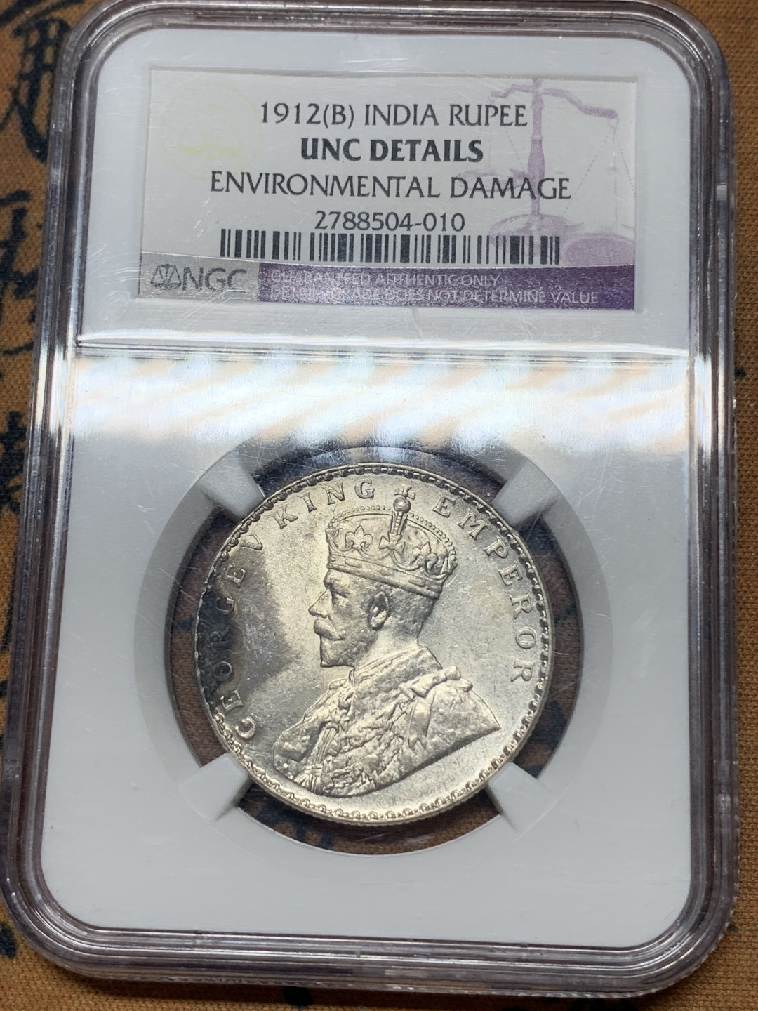 《竞宝斋》钱币微拍-第17场-本周日，周一2场连拍（全场顺丰包邮） NGC-UNC 印度 1912-B年 乔五 1卢比 银币 原光币美国评级