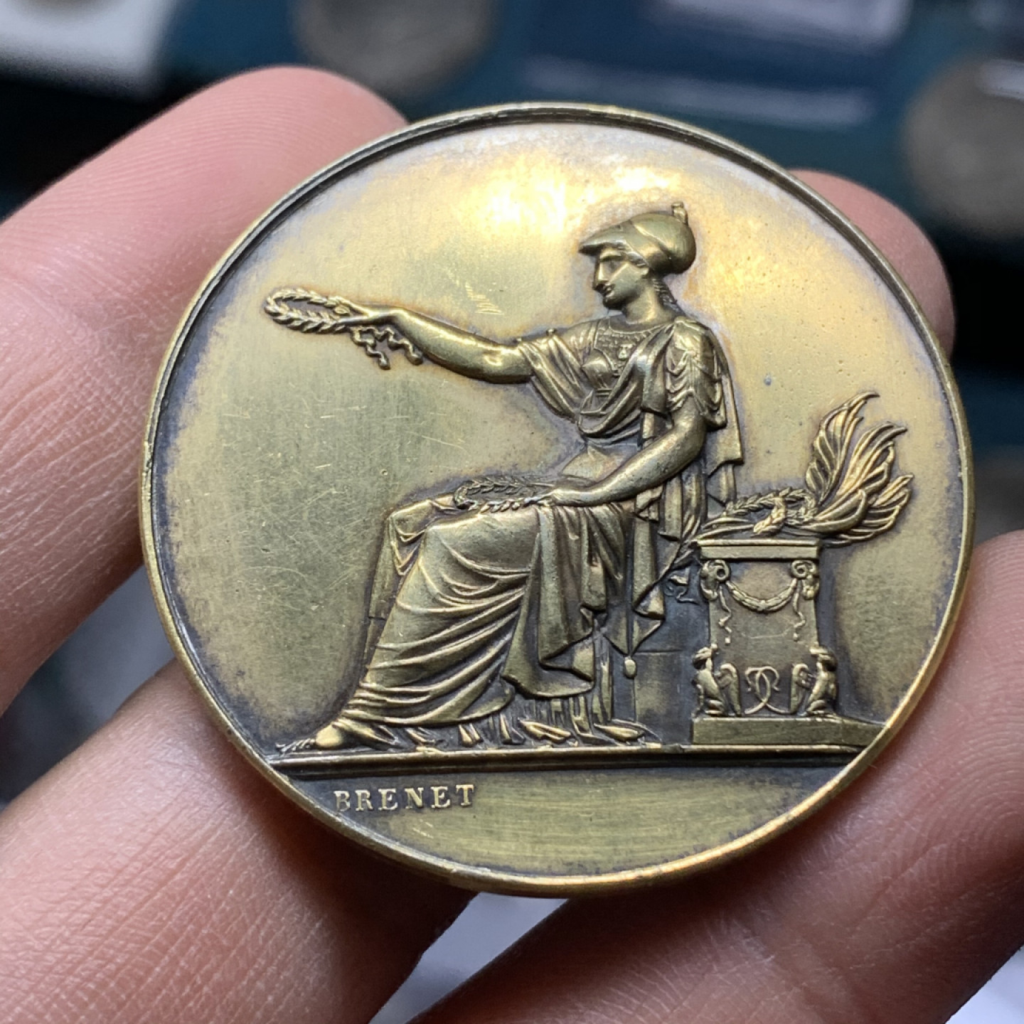 《竞宝斋》钱币微拍-第17场-本周日，周一2场连拍（全场顺丰包邮） 法国女神拿花镀金大银章 重量：38.4克，直径41.4mm