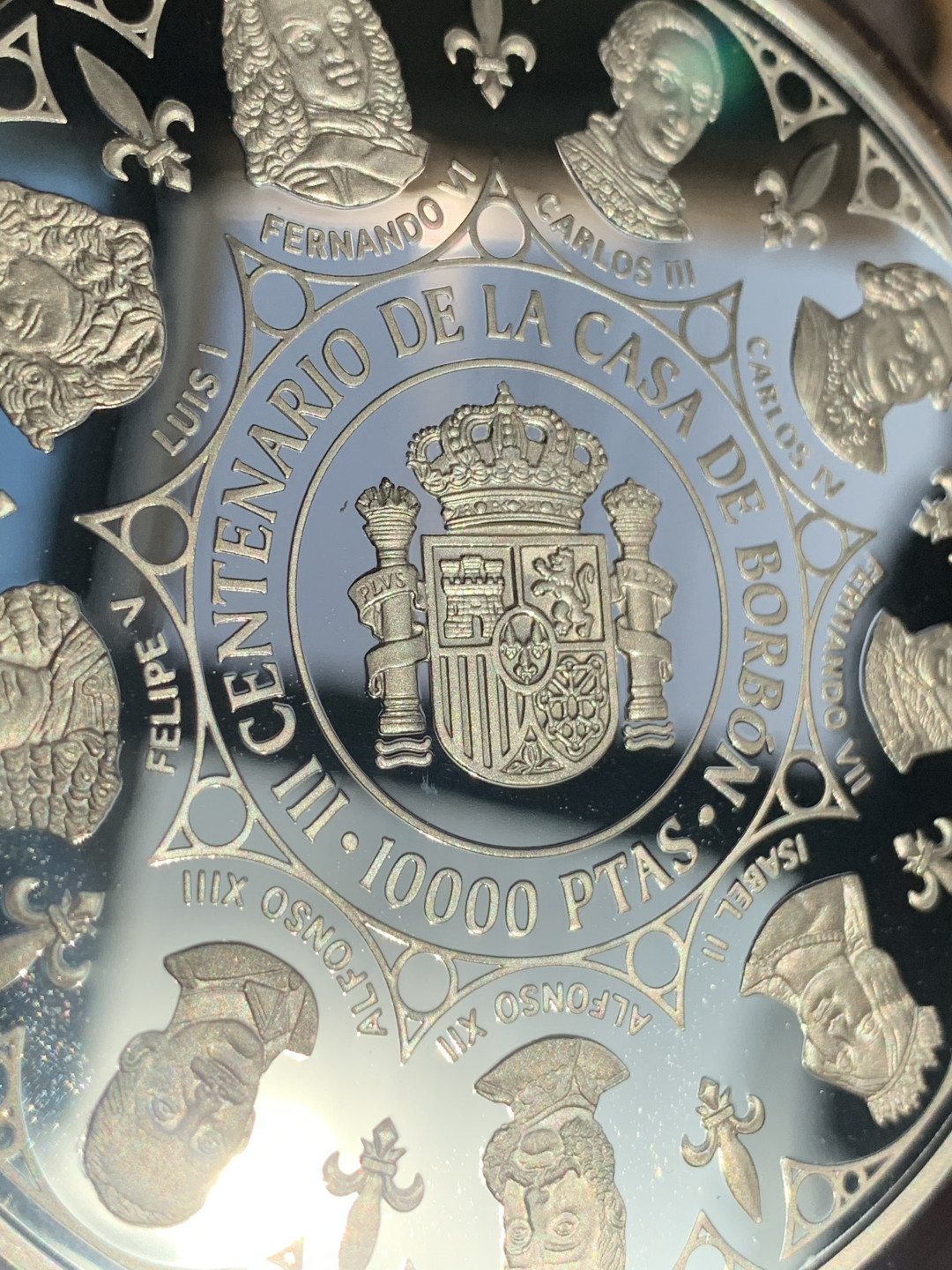 《竞宝斋》钱币微拍-第17场-本周日，周一2场连拍（全场顺丰包邮） 西班牙 1998年 波旁王朝国王像纪念 三枚2000比塞塔和一枚10000比塞塔 银币重量 249.75克 币和包装都是完美状态