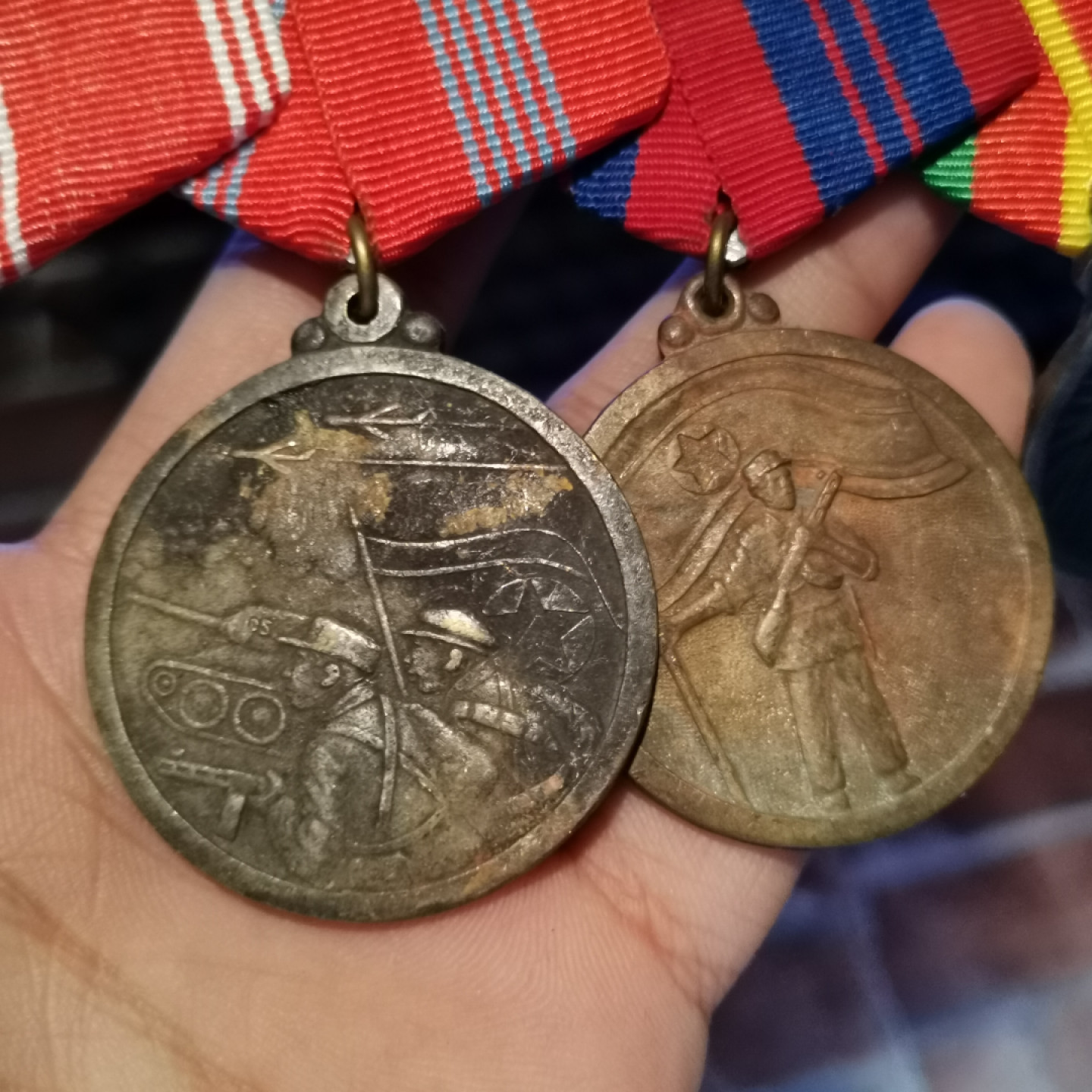 世界勋奖徽章拍卖第4期 朝鲜勋章奖章趣味联排