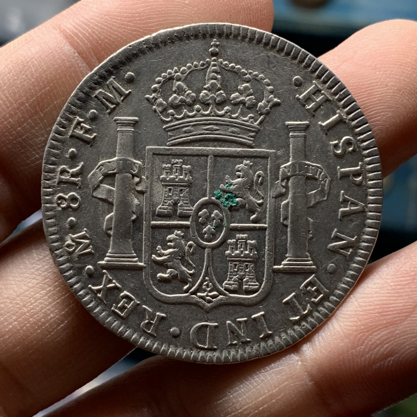 《竞宝斋》钱币微拍-第17场-本周日，周一2场连拍（全场顺丰包邮） 墨西哥 1798年 卡洛斯四世 8R 老双柱 带光无戳好品 这品相带盒子都过千了