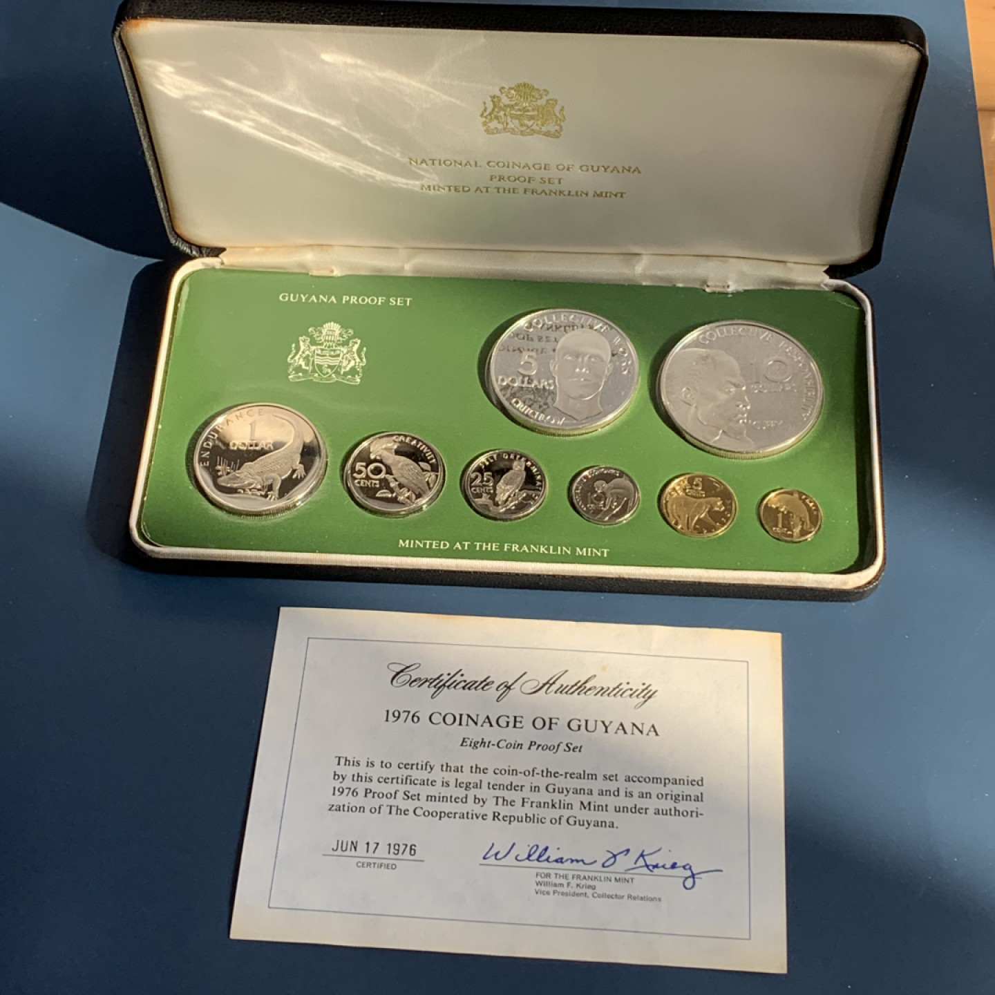 《竞宝斋》钱币微拍-第18场-本周日，周一2场连拍（全场顺丰包邮） 圭亚那 1976年 8枚装套币 两枚银币 银币80.53克  0.925银 37.3克和43.23克  盒证全，无破损