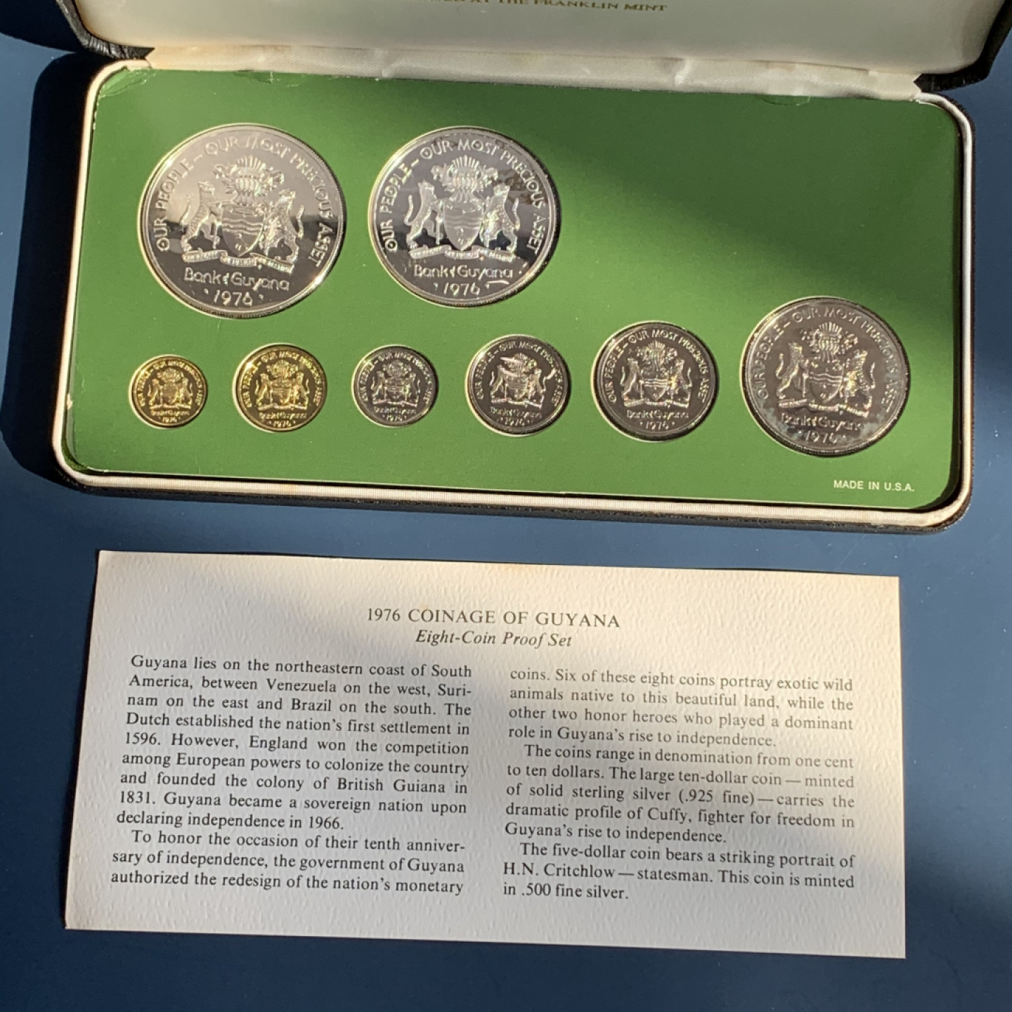 《竞宝斋》钱币微拍-第18场-本周日，周一2场连拍（全场顺丰包邮） 圭亚那 1976年 8枚装套币 两枚银币 银币80.53克  0.925银 37.3克和43.23克  盒证全，无破损