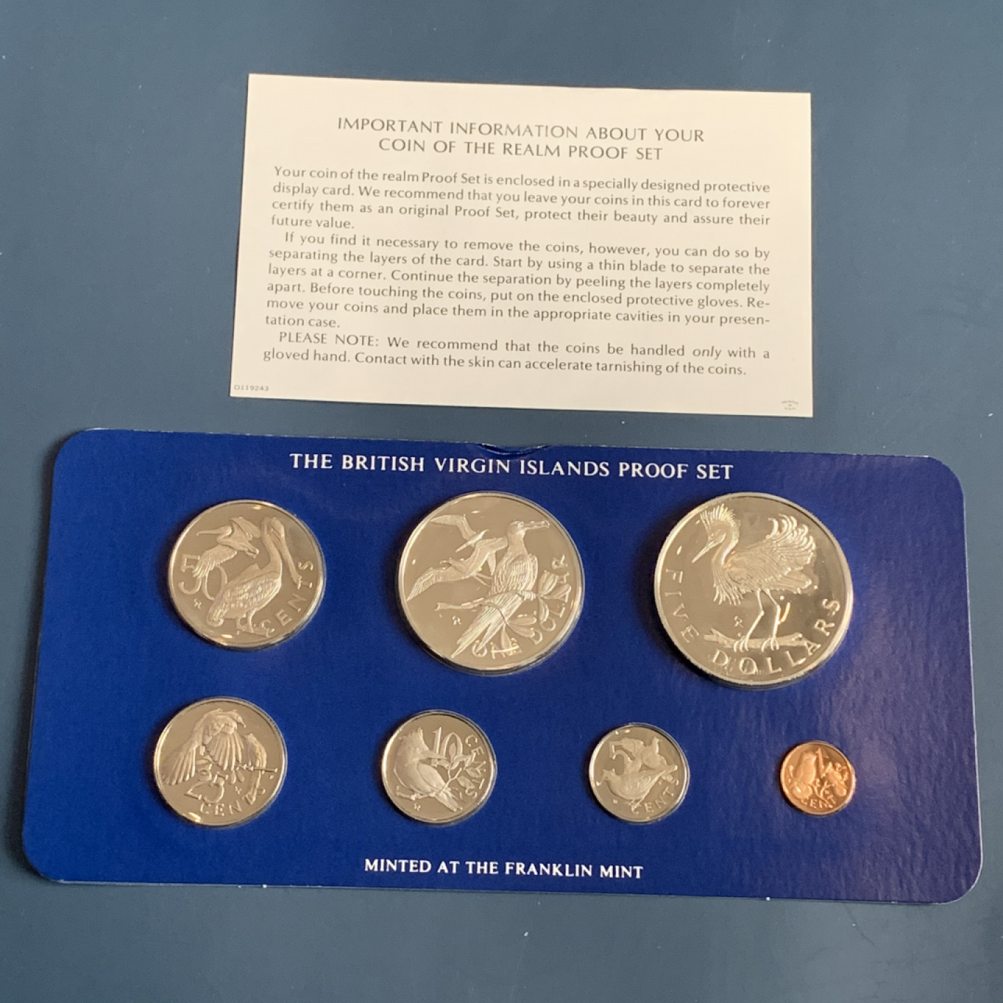 《竞宝斋》钱币微拍-第18场-本周日，周一2场连拍（全场顺丰包邮） 维尔京 1979年 7枚装 套币 三枚银币 银币82.92克 0.925银 16.72克 25.70克和40.50克 盒证全，无破损