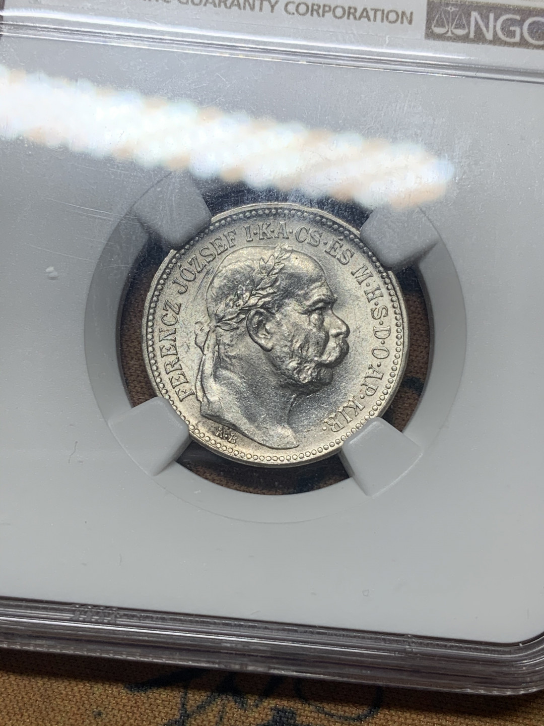 《竞宝斋》钱币微拍-第18场-本周日，周一2场连拍（全场顺丰包邮） NGC-MS62 奥匈银币 一对同分NGC错标1915年匈牙利1克朗 1914年奥地利1克朗 十字光度 给分急严