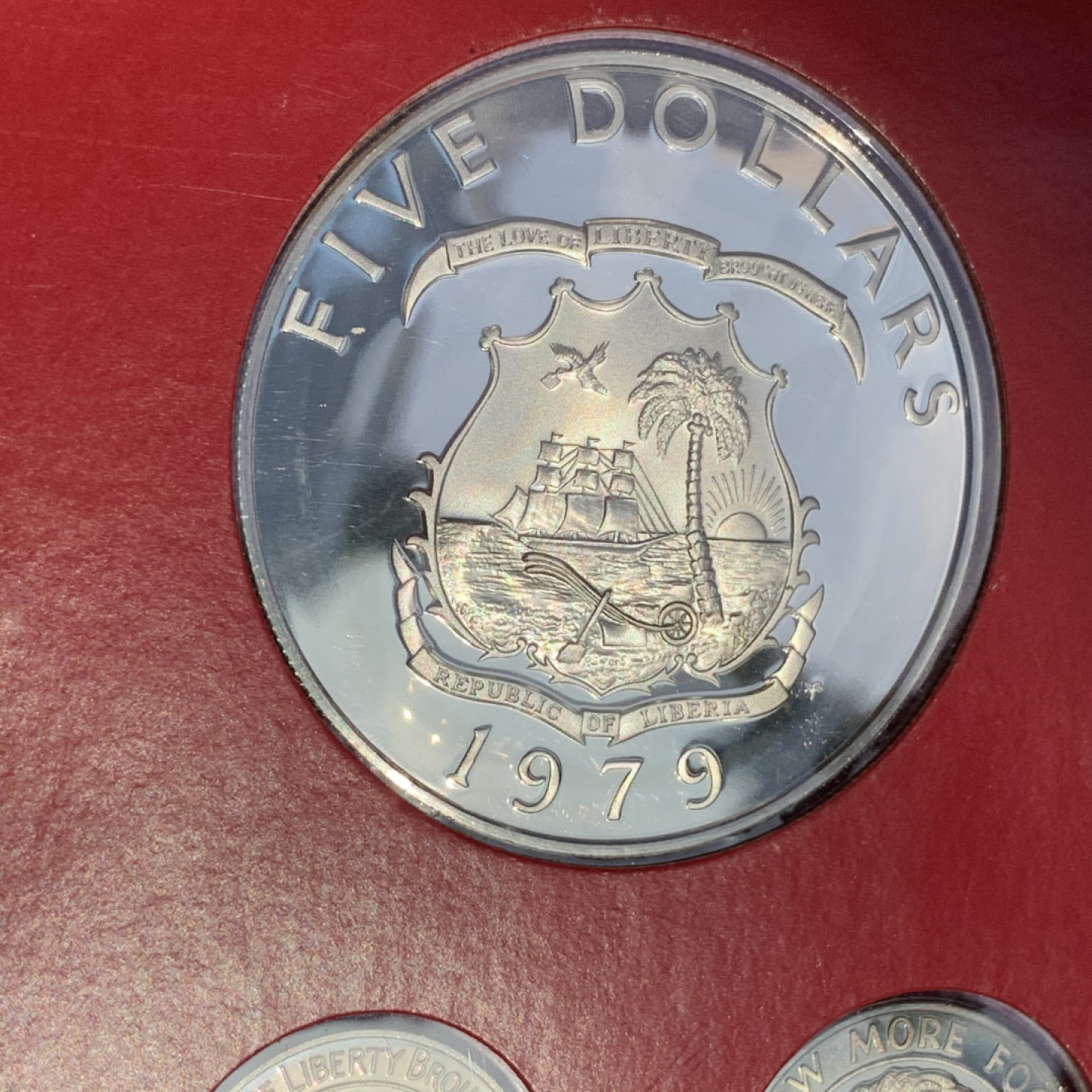 《竞宝斋》钱币微拍-第18场-本周日，周一2场连拍（全场顺丰包邮） 利比亚 1979年 8枚装 套币 一枚银币 34.10克 盒证全，无破损