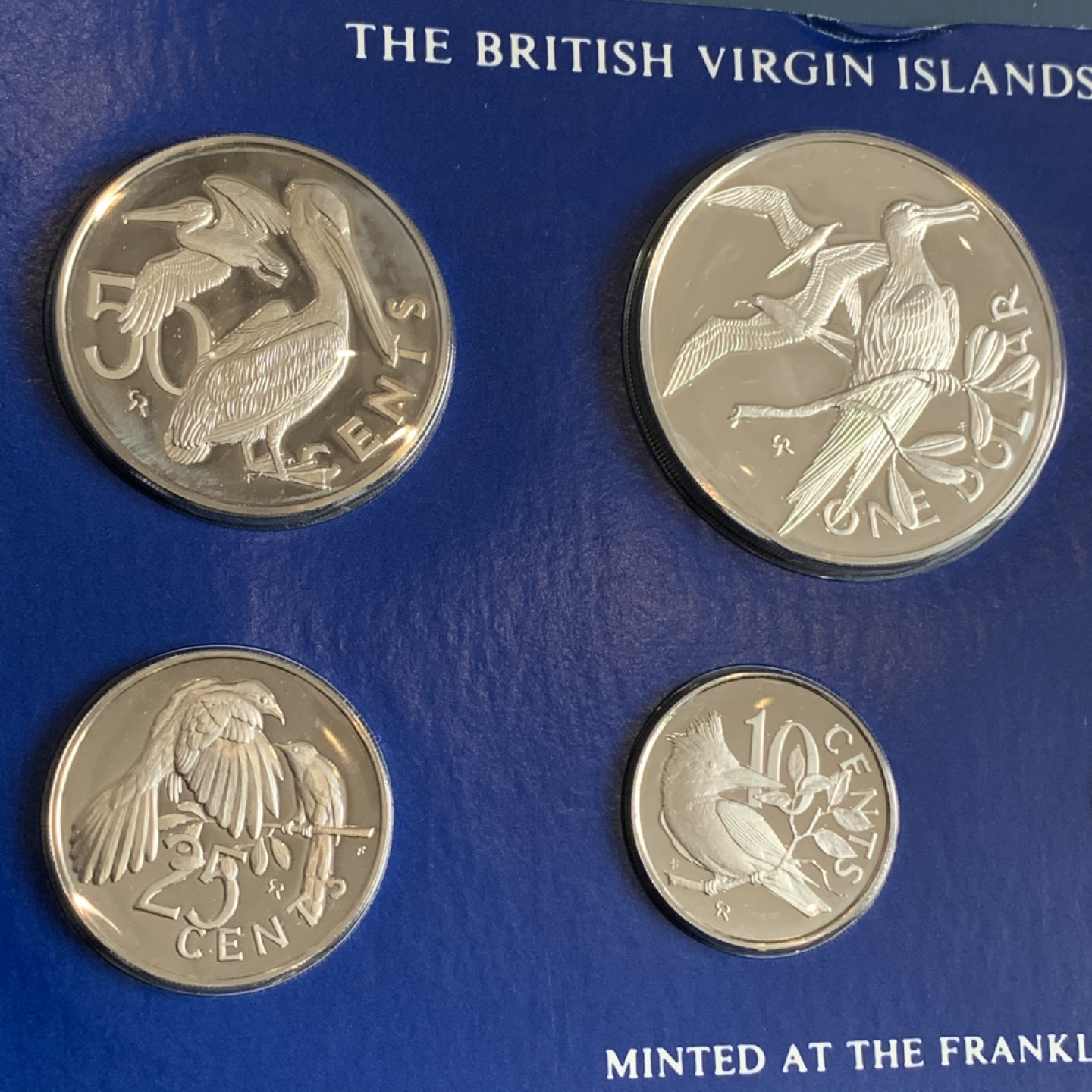 《竞宝斋》钱币微拍-第18场-本周日，周一2场连拍（全场顺丰包邮） 维尔京 1979年 7枚装 套币 三枚银币 银币82.92克 0.925银 16.72克 25.70克和40.50克 盒证全，无破损