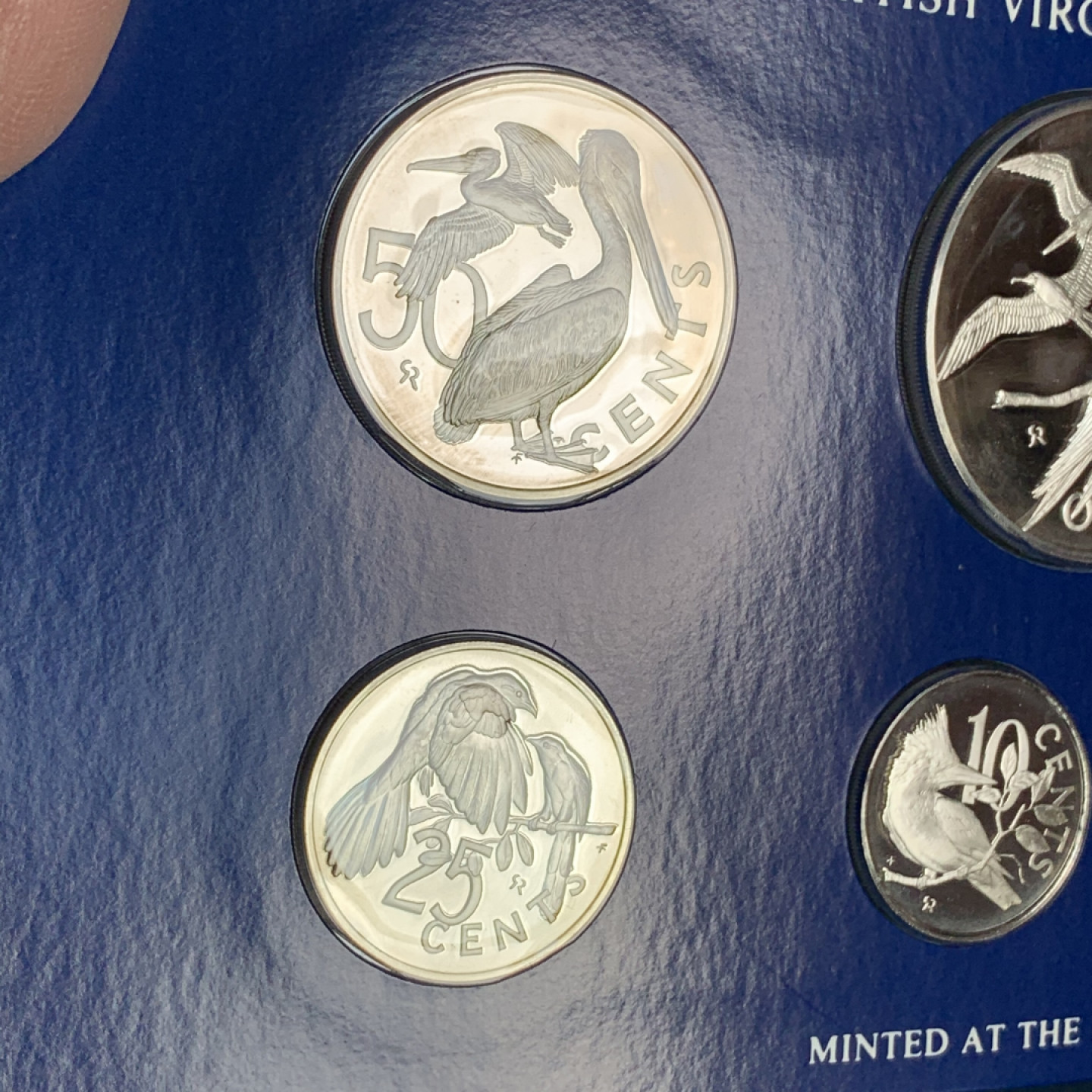 《竞宝斋》钱币微拍-第18场-本周日，周一2场连拍（全场顺丰包邮） 维尔京 1979年 7枚装 套币 三枚银币 银币82.92克 0.925银 16.72克 25.70克和40.50克 盒证全，无破损