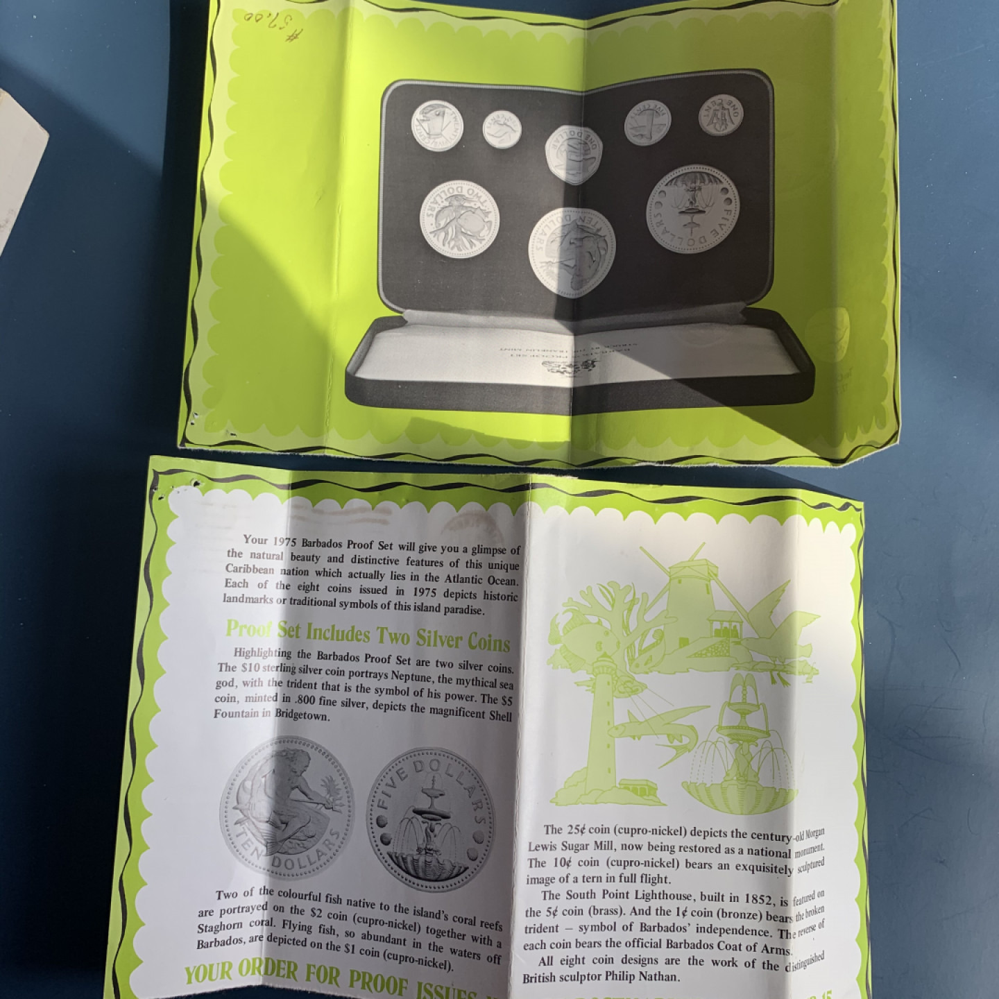 《竞宝斋》钱币微拍-第18场-本周日，周一2场连拍（全场顺丰包邮） 巴巴多斯 1975年 8枚装套币 两枚银币 银币合计69克  0.925银  31.10克和37.90克  盒证全，无破损