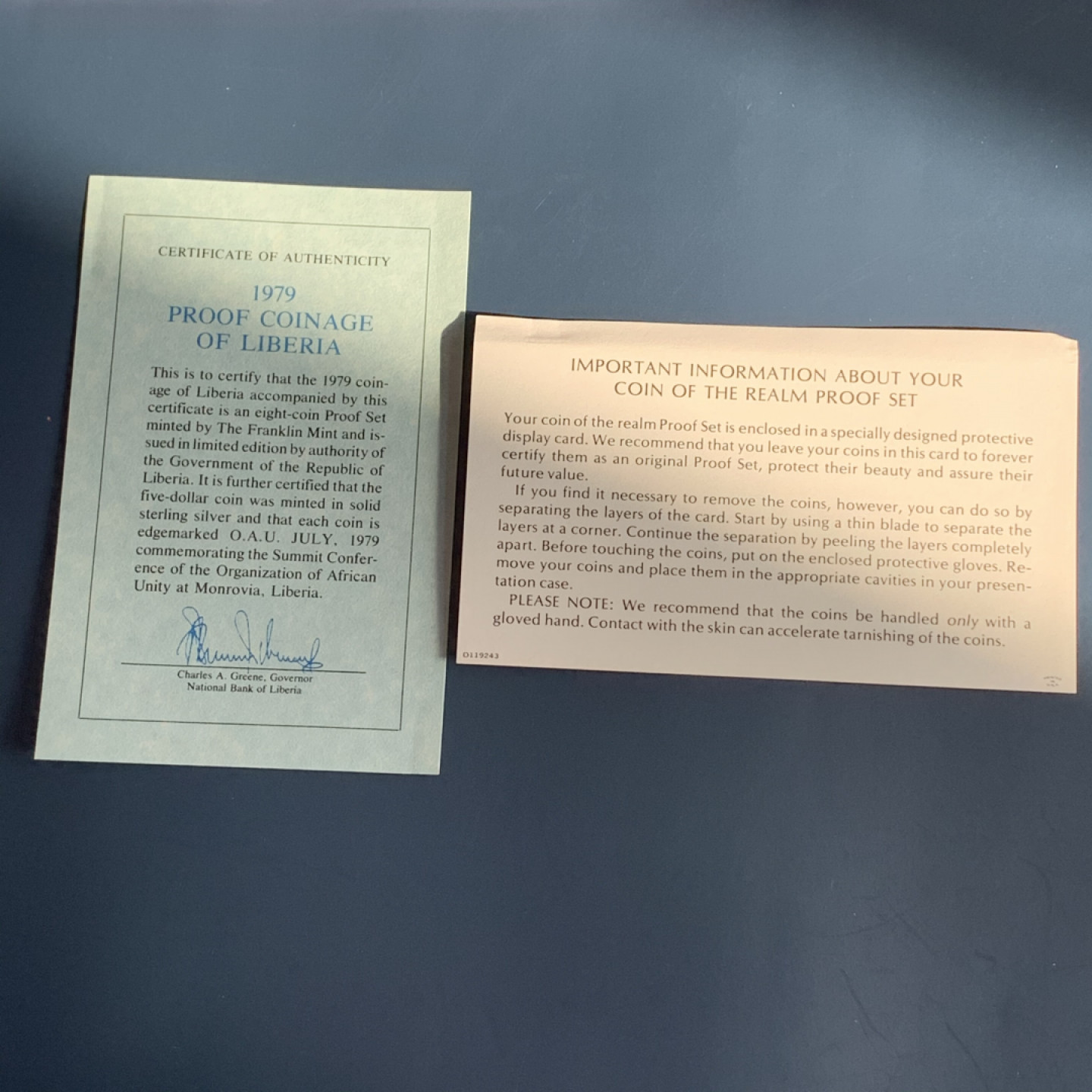 《竞宝斋》钱币微拍-第18场-本周日，周一2场连拍（全场顺丰包邮） 牙买加 1977年 9枚装 套币 两枚银币 银币合计80.4克  0.925银  37.60克和42.80克 盒证全，无破损