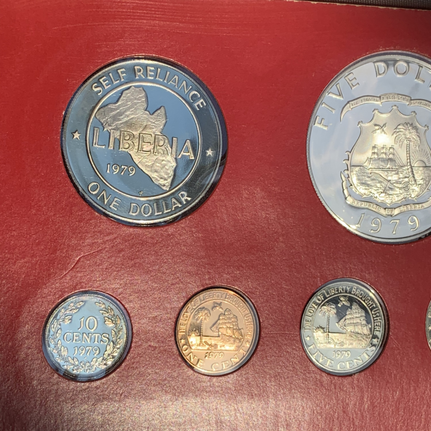 《竞宝斋》钱币微拍-第18场-本周日，周一2场连拍（全场顺丰包邮） 利比亚 1979年 8枚装 套币 一枚银币 34.10克 盒证全，无破损