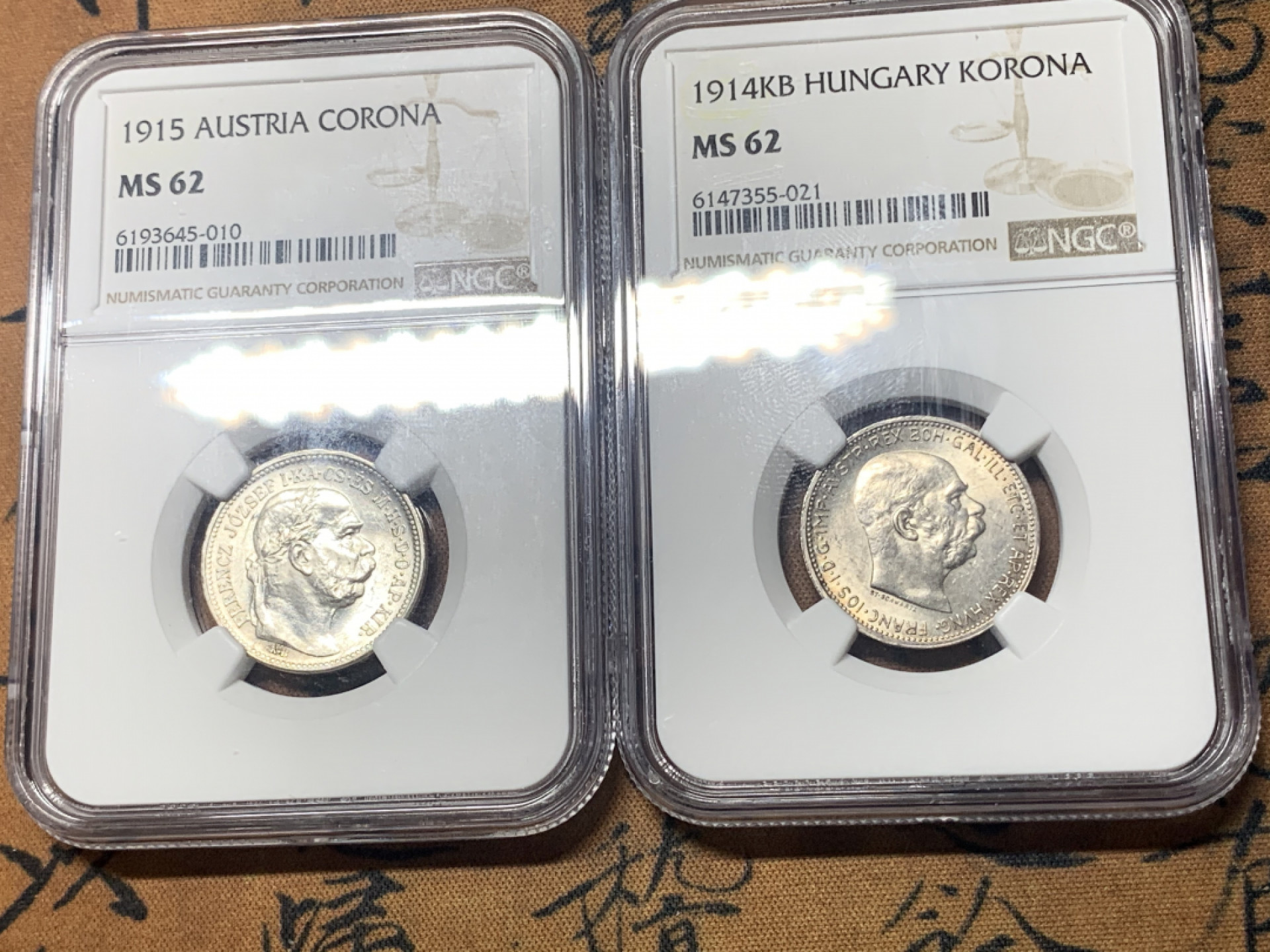 《竞宝斋》钱币微拍-第18场-本周日，周一2场连拍（全场顺丰包邮） NGC-MS62 奥匈银币 一对同分NGC错标1915年匈牙利1克朗 1914年奥地利1克朗 十字光度 给分急严