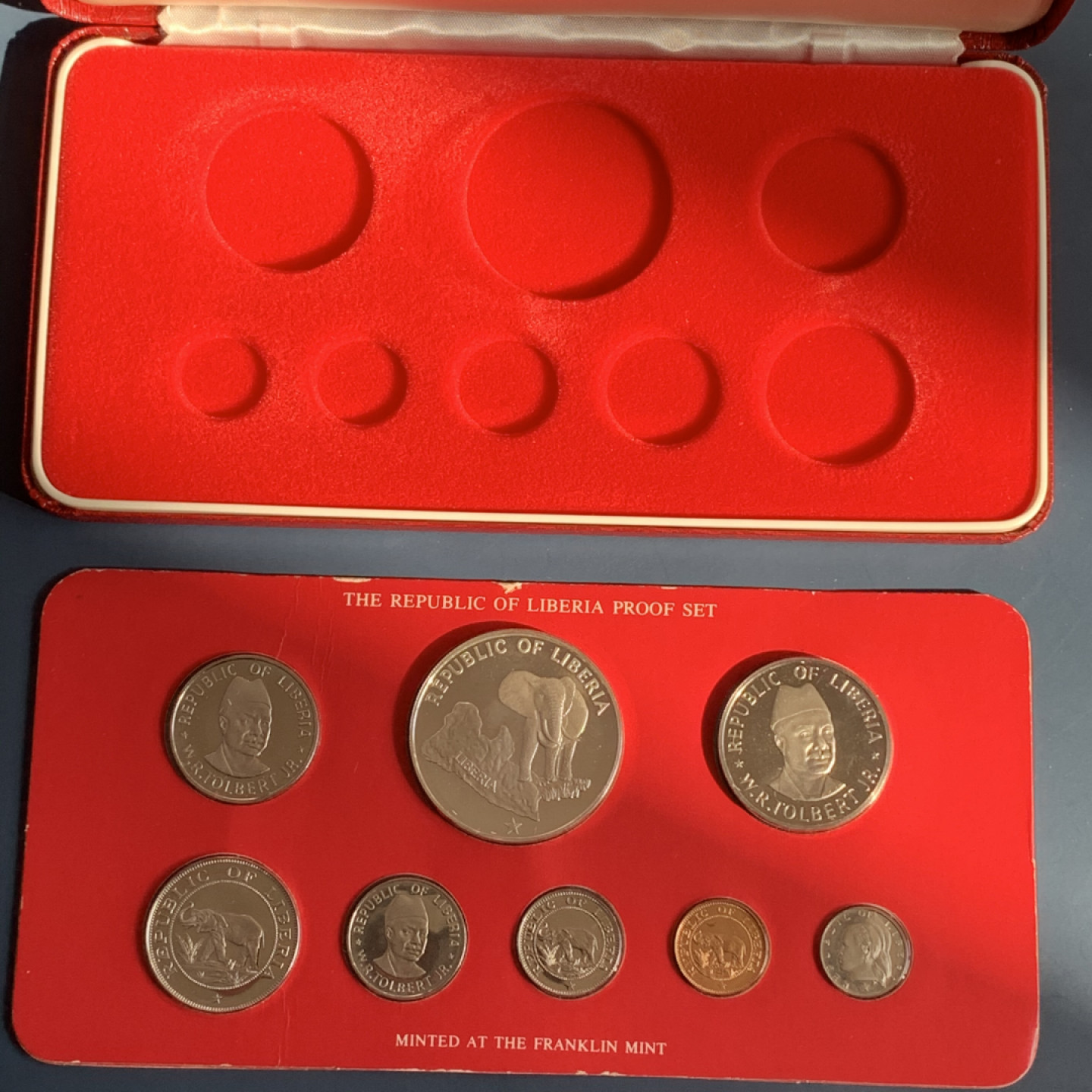 《竞宝斋》钱币微拍-第18场-本周日，周一2场连拍（全场顺丰包邮） 利比亚 1979年 8枚装 套币 一枚银币 34.10克 盒证全，无破损