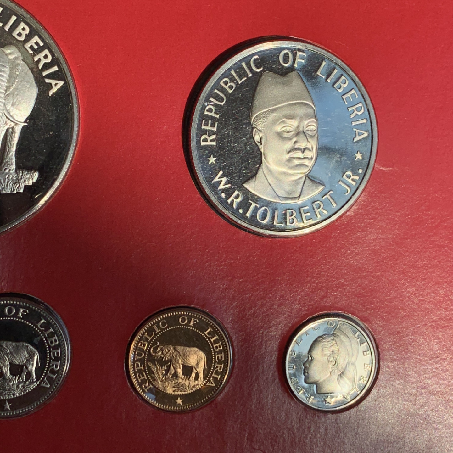 《竞宝斋》钱币微拍-第18场-本周日，周一2场连拍（全场顺丰包邮） 利比亚 1979年 8枚装 套币 一枚银币 34.10克 盒证全，无破损