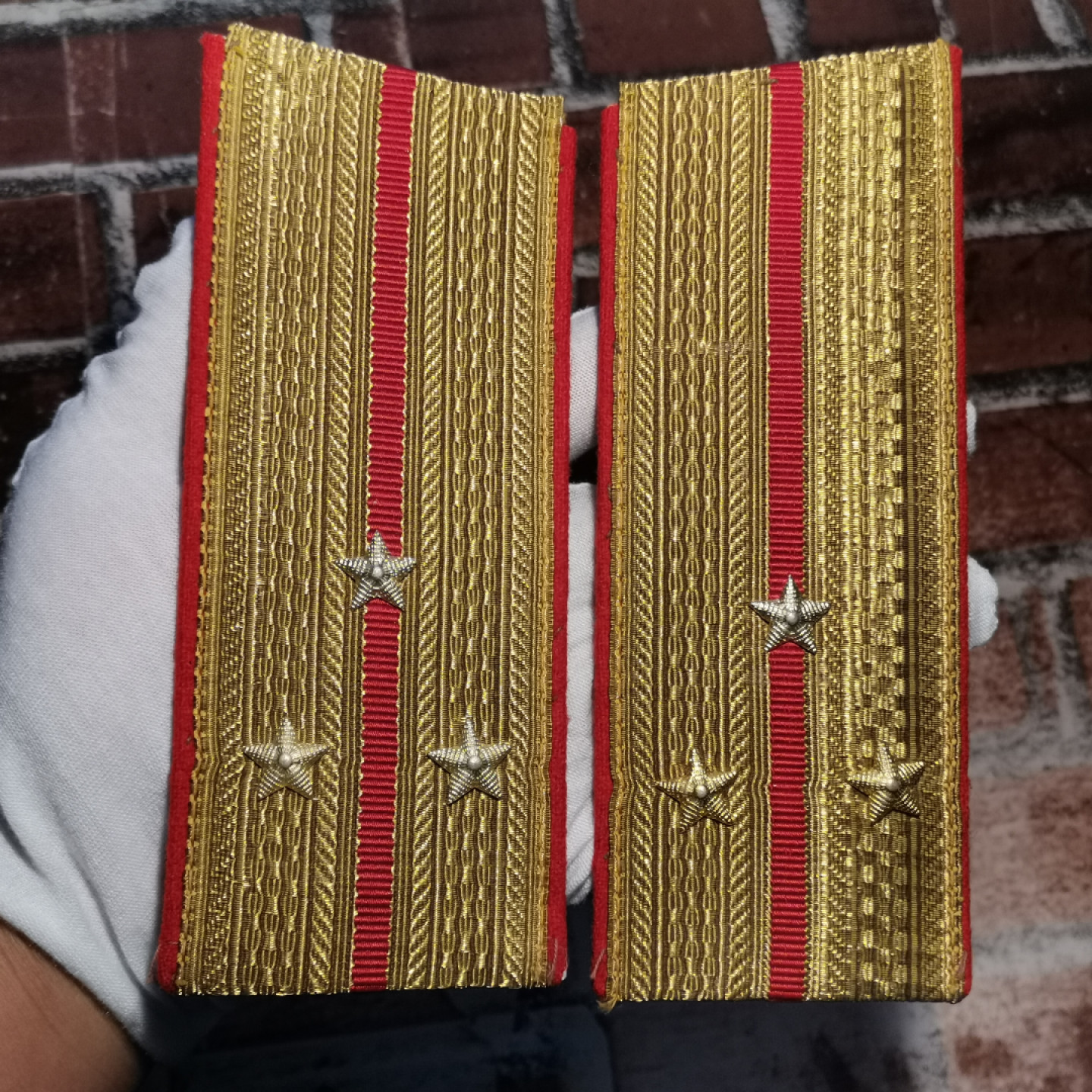 世界勋奖徽章拍卖第5期 苏联陆军上尉金色肩章