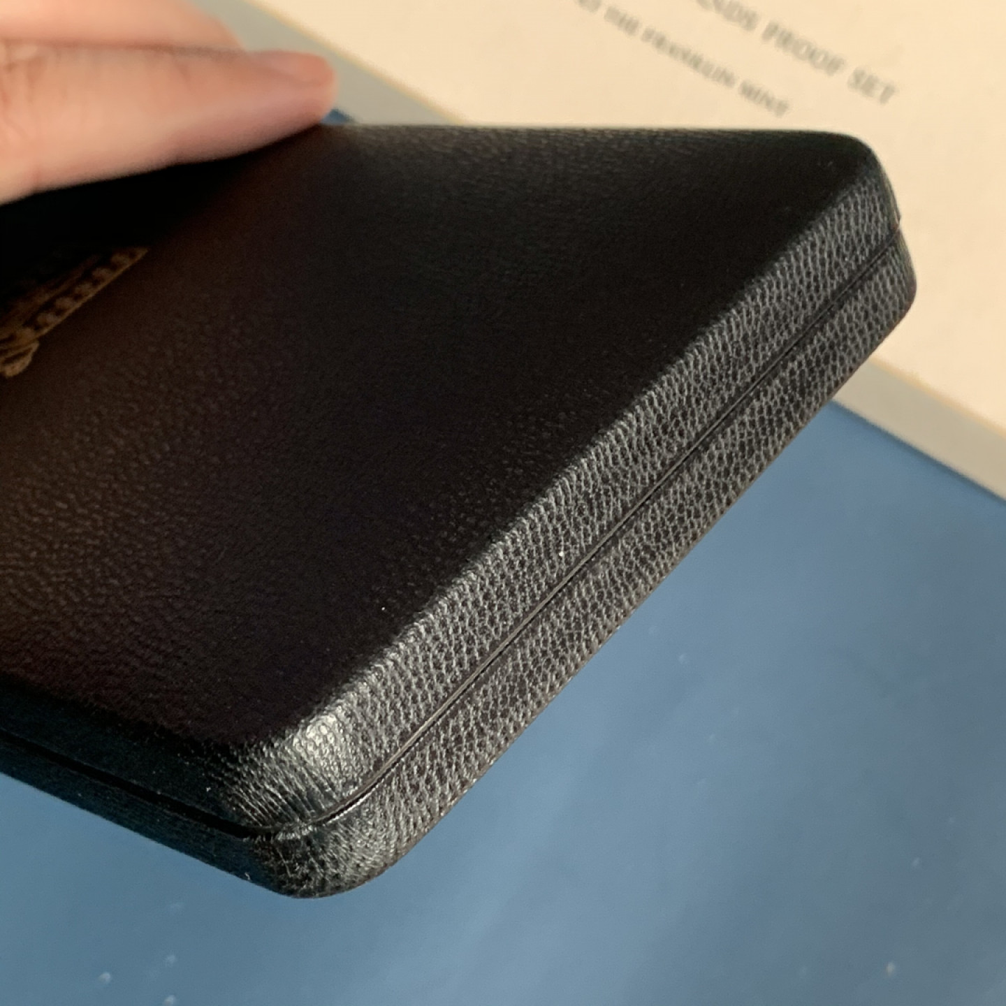 《竞宝斋》钱币微拍-第18场-本周日，周一2场连拍（全场顺丰包邮） 维尔京 1979年 7枚装 套币 三枚银币 银币82.92克 0.925银 16.72克 25.70克和40.50克 盒证全，无破损