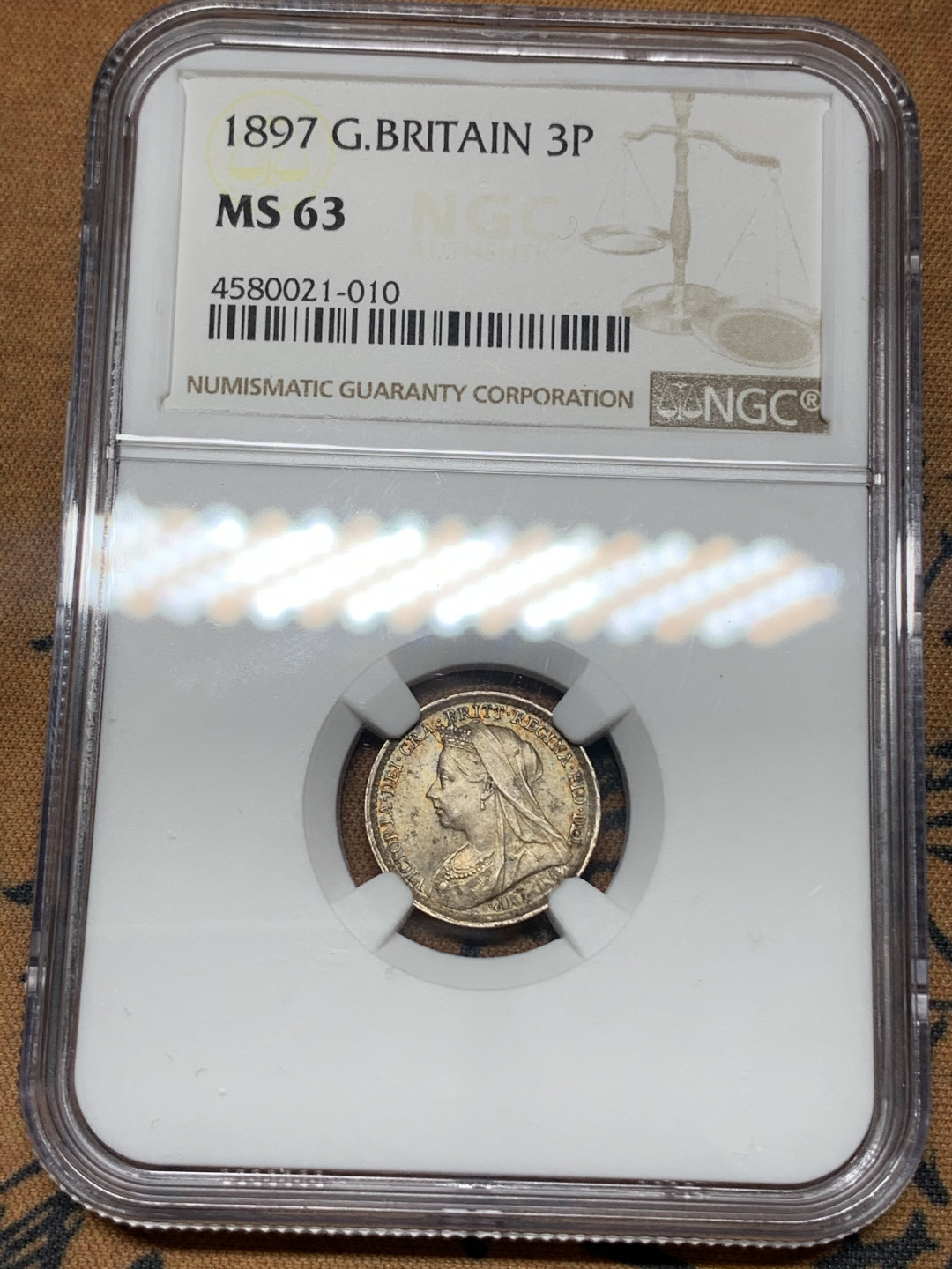 《竞宝斋》钱币微拍-第18场-本周日，周一2场连拍（全场顺丰包邮） NGC MS63 英国1897年3便士 NGC编号：4580021-010 双面五彩