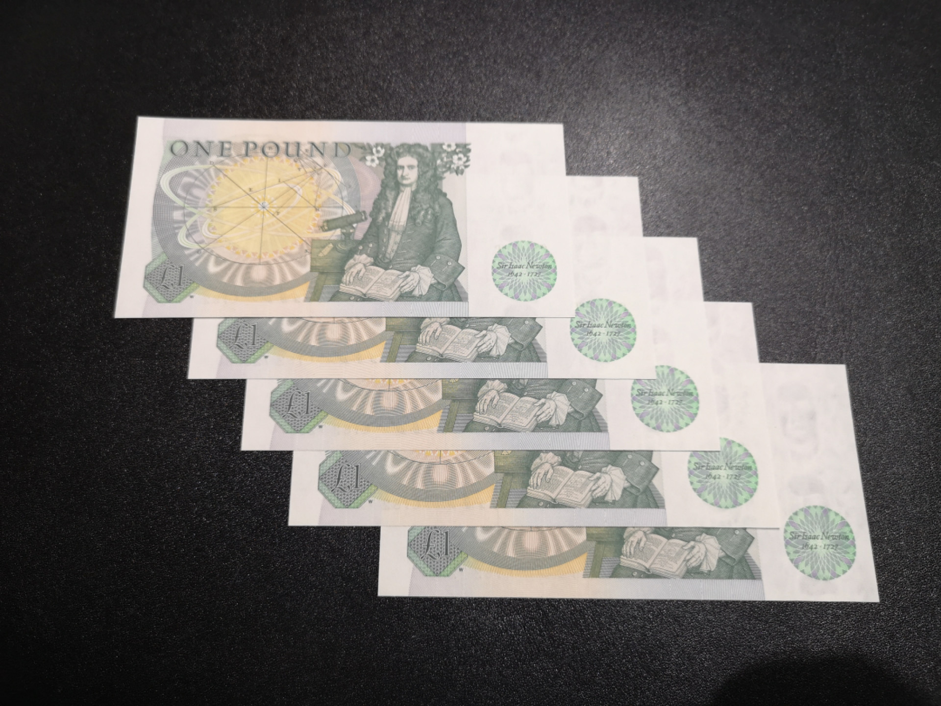 《外钞收藏家》第一百五十三期拍卖（本期94件） 英国D序列1镑 五张 接近连号 全新UNC