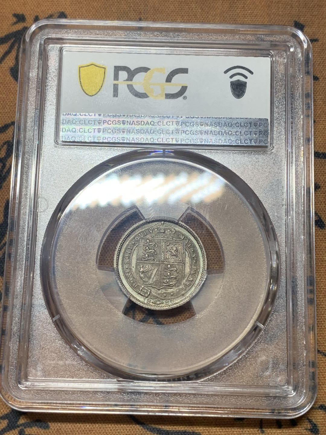 《竞宝斋》钱币微拍-第18场-本周日，周一2场连拍（全场顺丰包邮） PCGS MS64 英国1887年淡彩维多利亚高冠6便士银币五彩包浆 难得状态