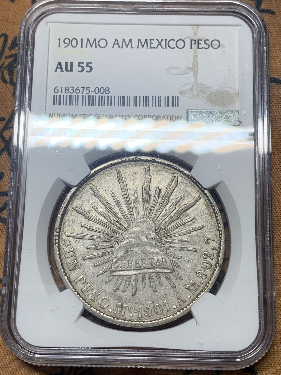 《竞宝斋》钱币微拍-第18场-本周日，周一2场连拍（全场顺丰包邮） NGC-AU55 墨西哥 1901年 MO 1比索 鹰洋银币 好年份原汁原味老包浆好品相！