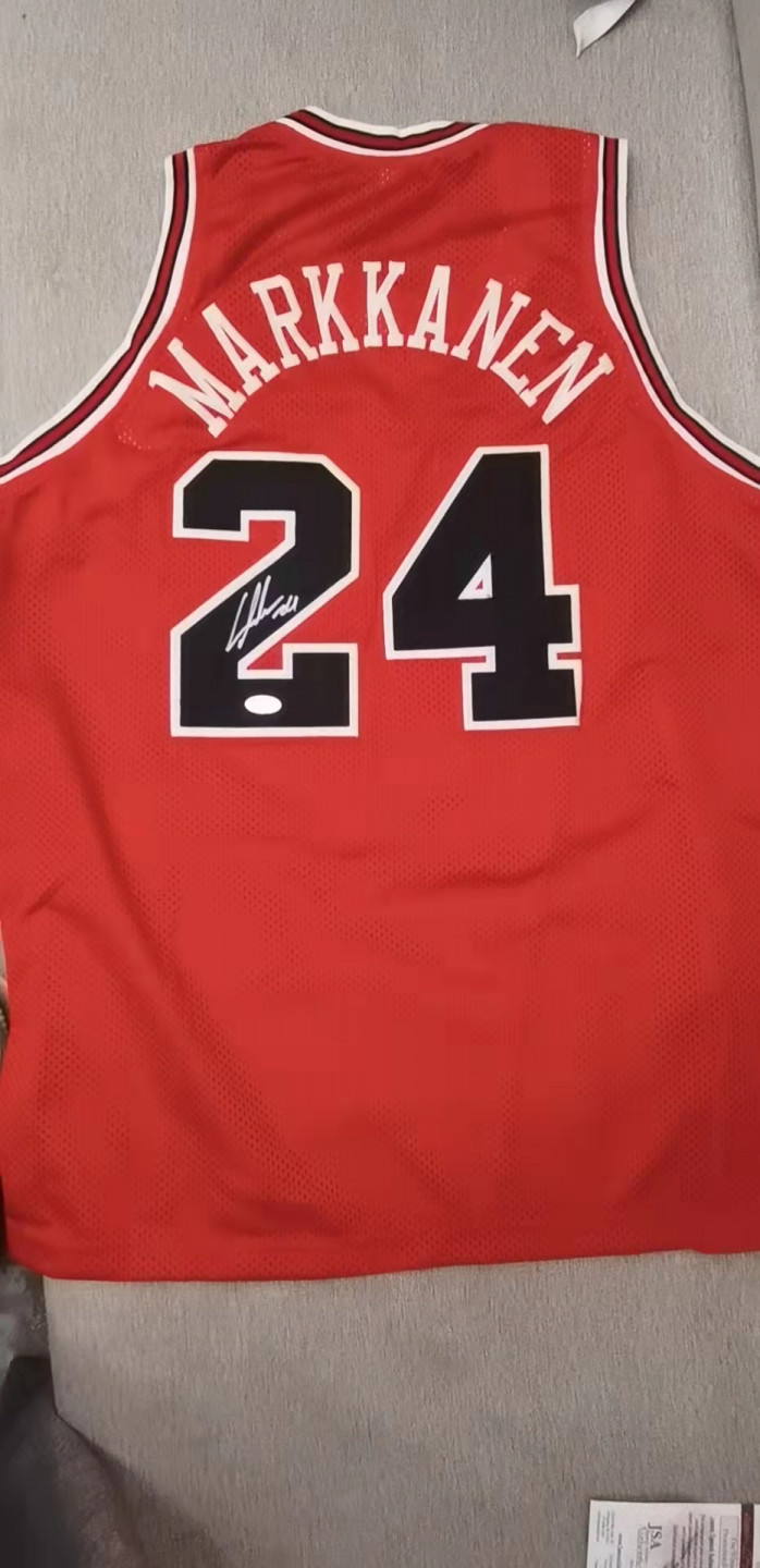 马尔卡宁签名亲签球衣