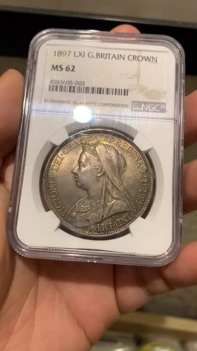 《竞宝斋》钱币微拍-第18场-本周日，周一2场连拍（全场顺丰包邮） NGC MS62 英国1897年1克朗 NGC编号：4583605-003 双面带彩复古包浆