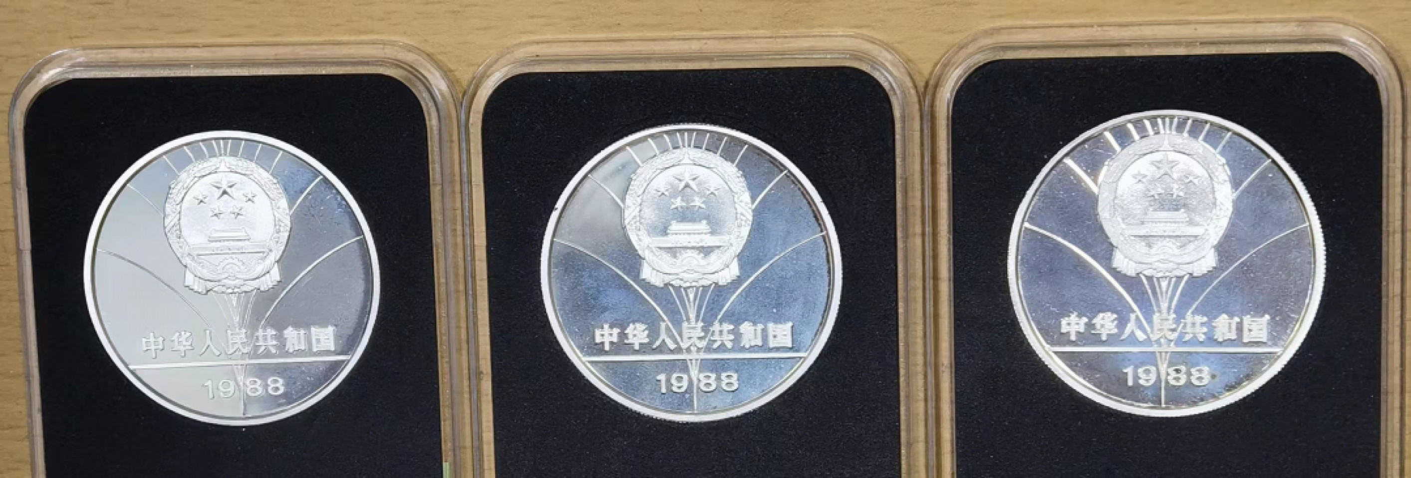 北京马甸外币专卖微拍第六十四期，外国金银币专场，陆续上新欢迎关注 中国早期现代银币1988年纪念汉城奥运会精制银币3枚／套，每枚重27克，成色900，近期热门品种，潜力十足