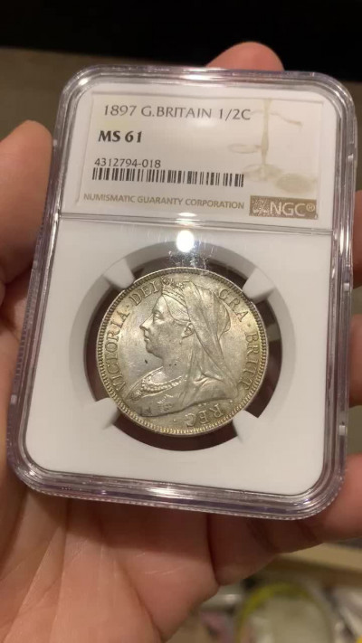 《竞宝斋》钱币微拍-第18场-本周日，周一2场连拍（全场顺丰包邮） NGC MS61英国1897年1/2克朗 NGC编号：4312794-018 背面五彩