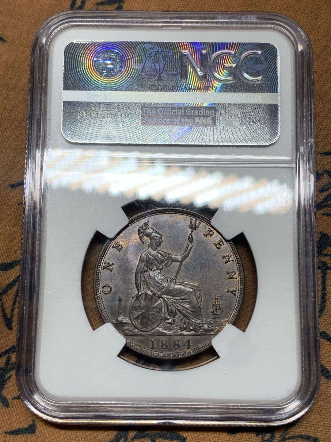 《竞宝斋》钱币微拍-第18场-本周日，周一2场连拍（全场顺丰包邮） NGC MS63BN 英国1884年1便士 NGC编号：4318531-008