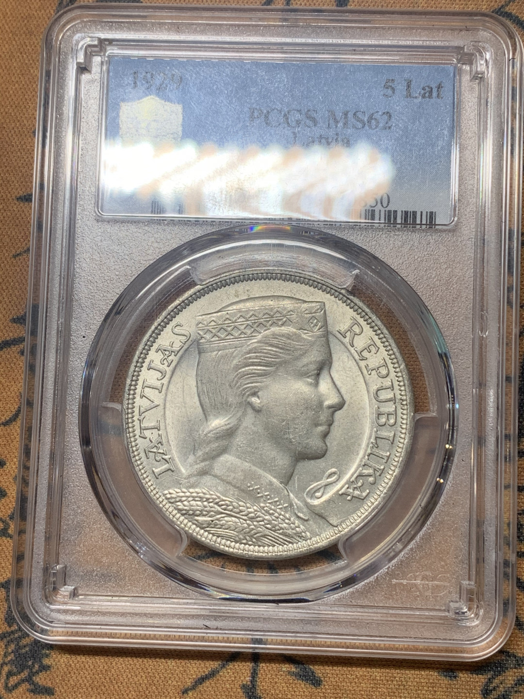 《竞宝斋》钱币微拍-第18场-本周日，周一2场连拍（全场顺丰包邮） PCGS-MS62 拉脱维亚 女神 5拉特 大银币 细节很好，脸庞圆润