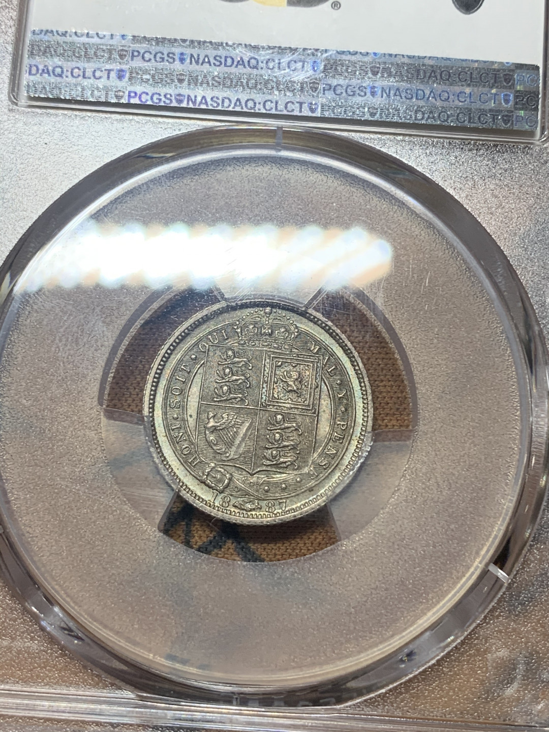 《竞宝斋》钱币微拍-第18场-本周日，周一2场连拍（全场顺丰包邮） PCGS MS64 英国1887年淡彩维多利亚高冠6便士银币五彩包浆 难得状态