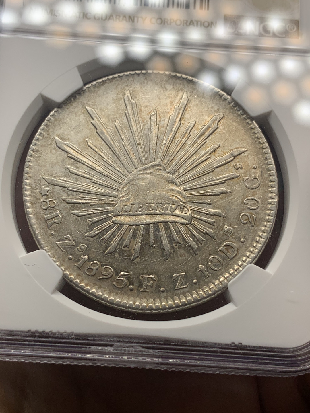 《竞宝斋》钱币微拍-第18场-本周日，周一2场连拍（全场顺丰包邮） NGC-UNC 墨西哥 1895年 ZS 8R 鹰洋银币 底板丝滑带光美品实物相当漂亮