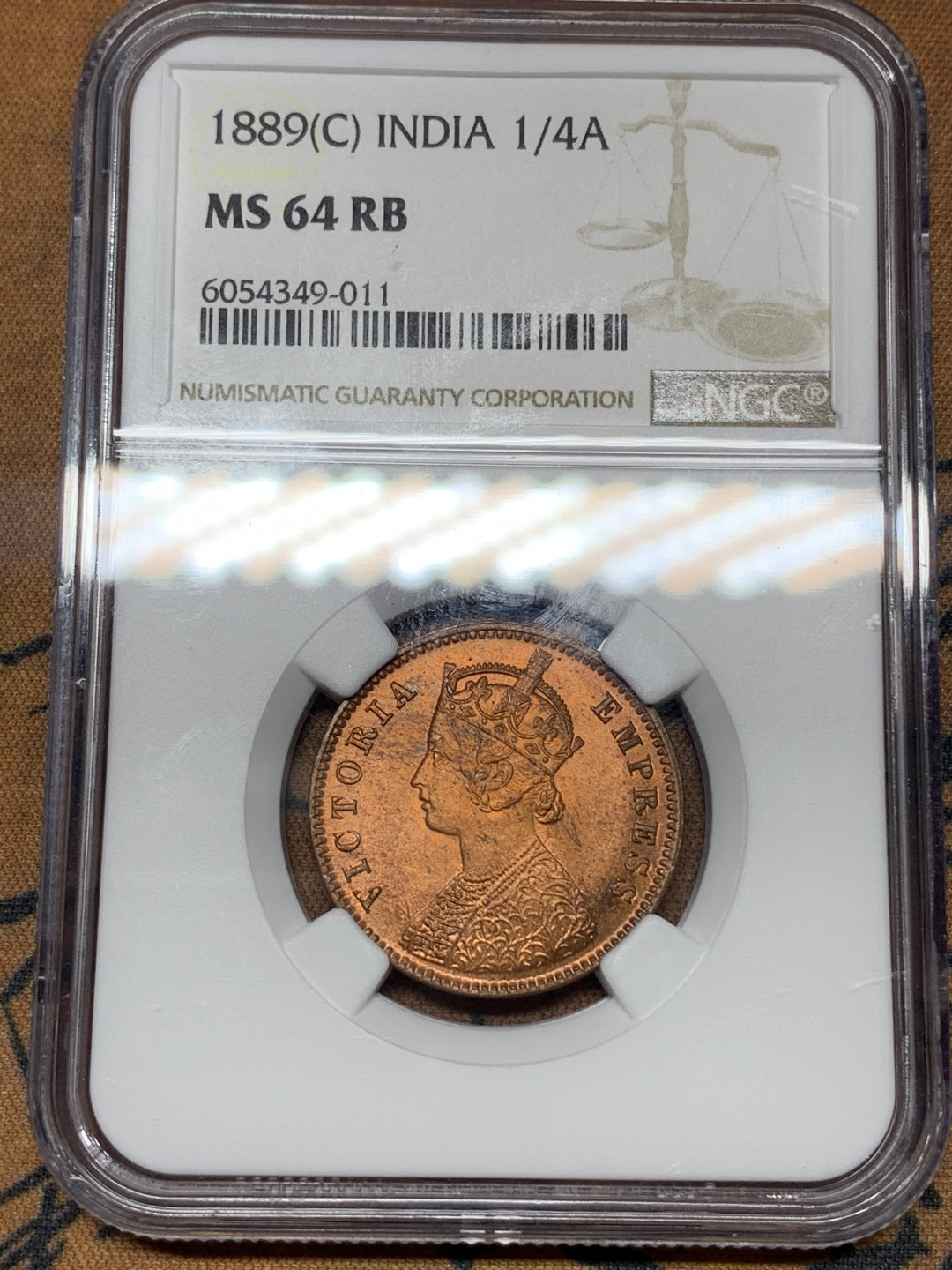 《竞宝斋》钱币微拍-第18场-本周日，周一2场连拍（全场顺丰包邮） NGC MS64RB 印度1889年1/4安娜 NGC编号：6054349-011 原光铜